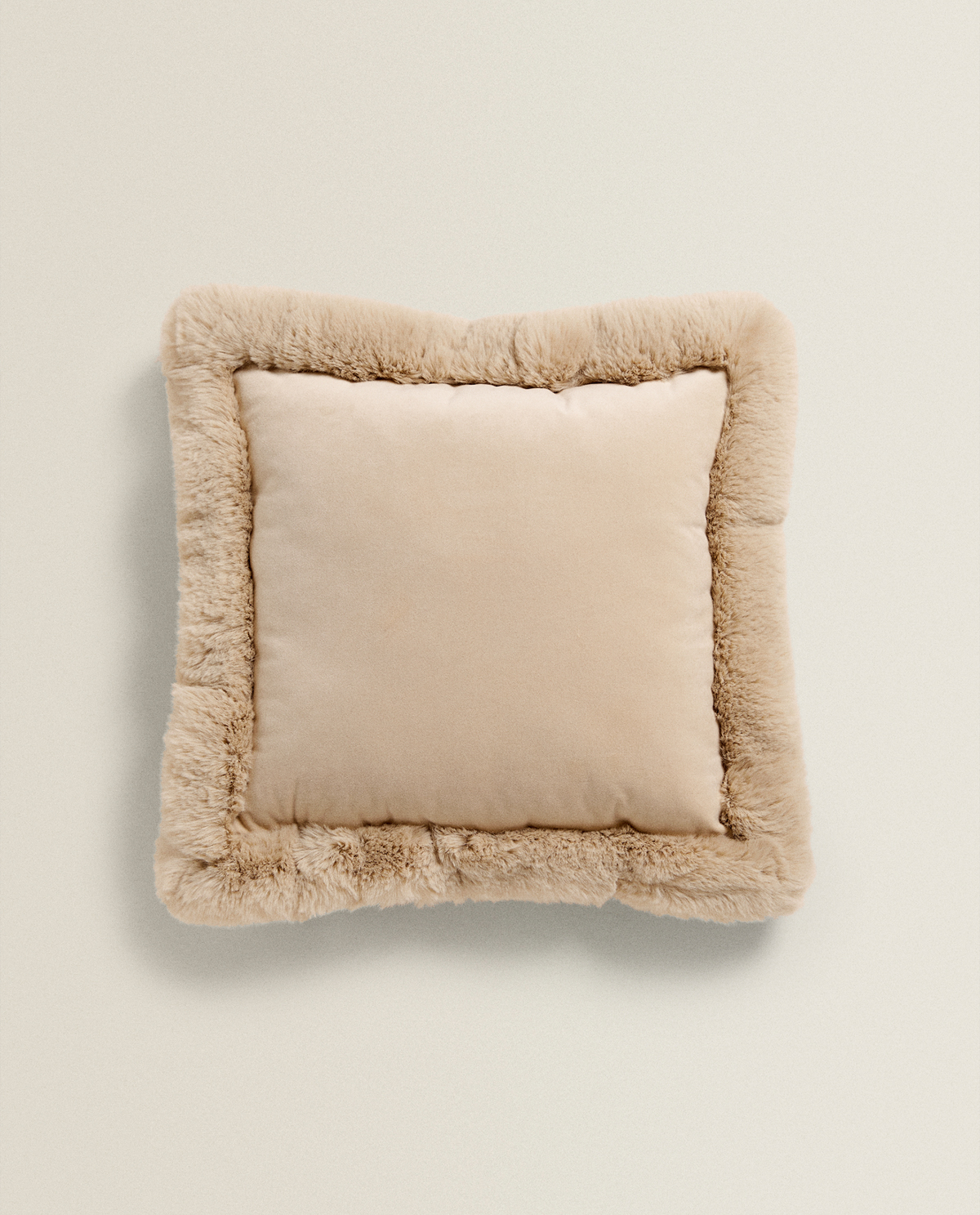 Shoptagr Kissen In Felloptik Kissen Wohnzimmer By Zara Home