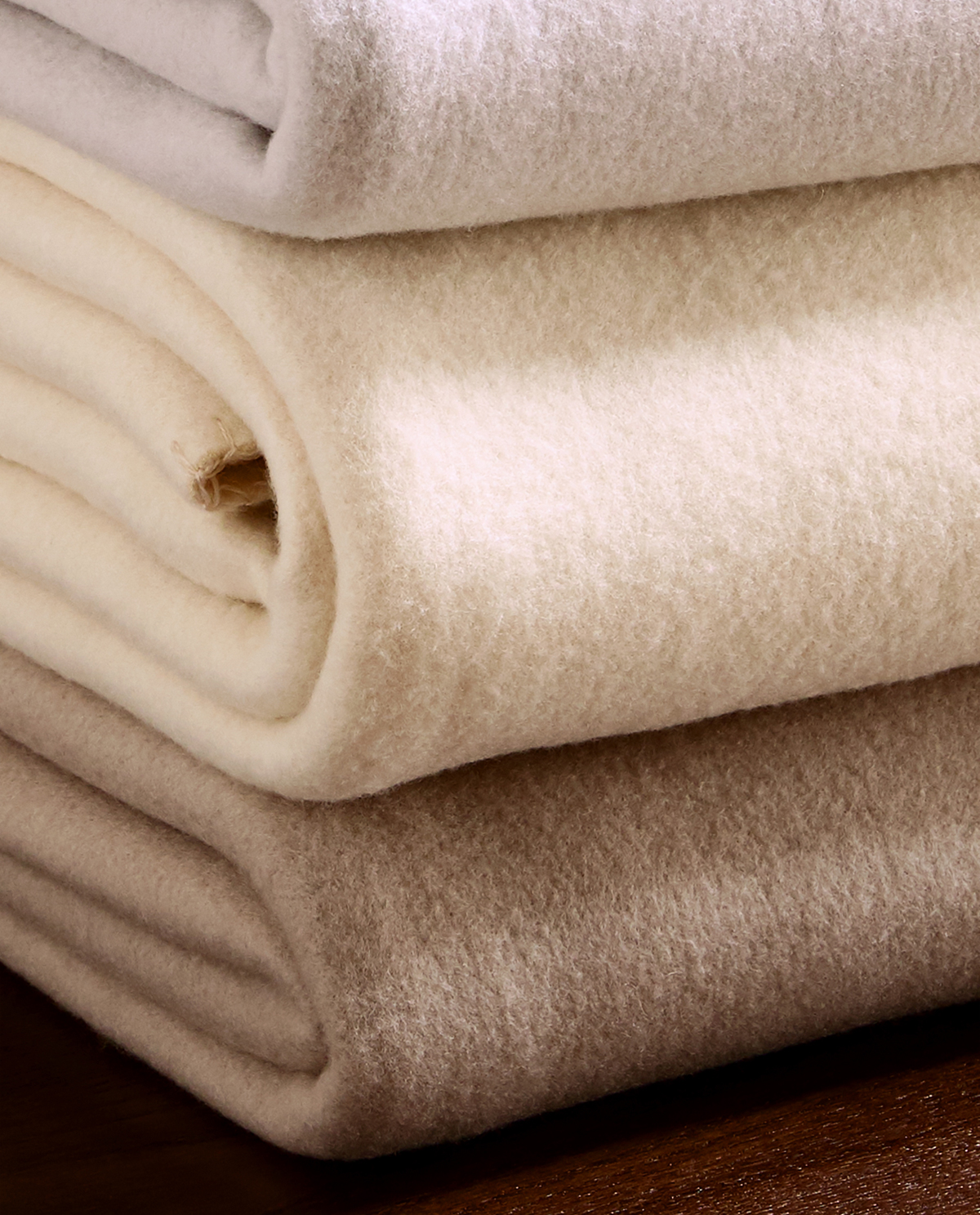 Image 6 of the product BACKSTITCHED FLEECE BLANKET