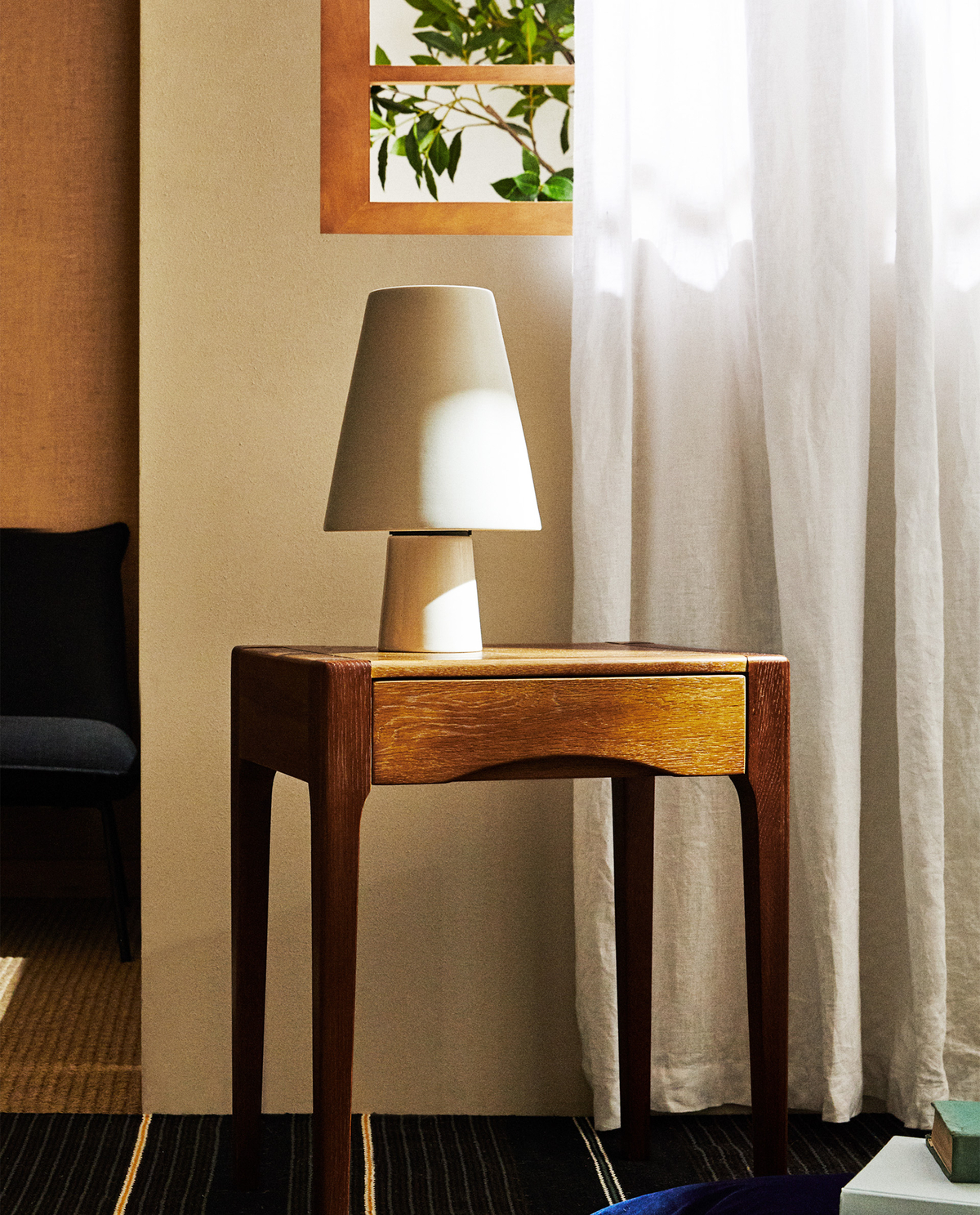 TABLE DE CHEVET EN CHÊNE AVEC TIROIR