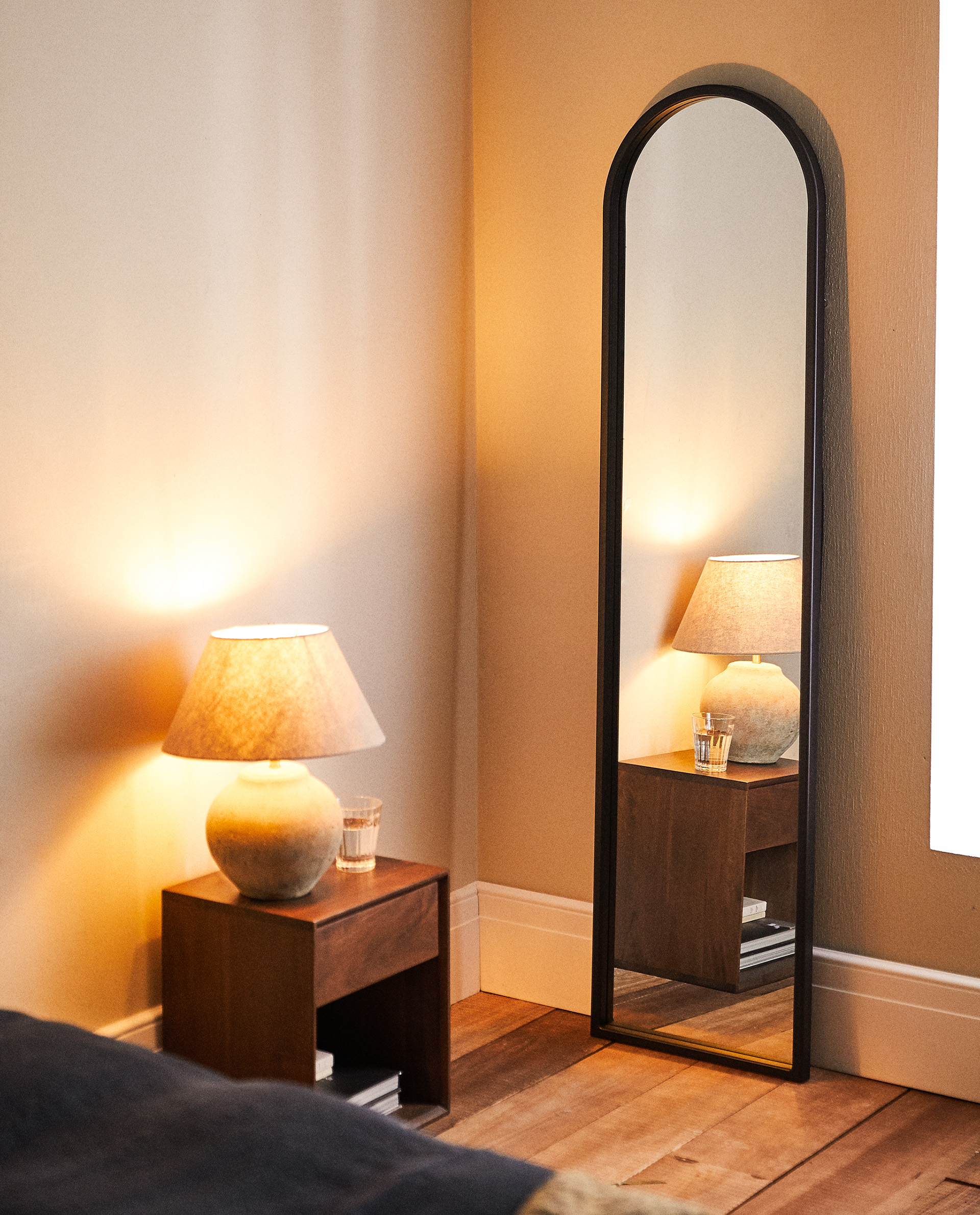 stand up mirror with lights
