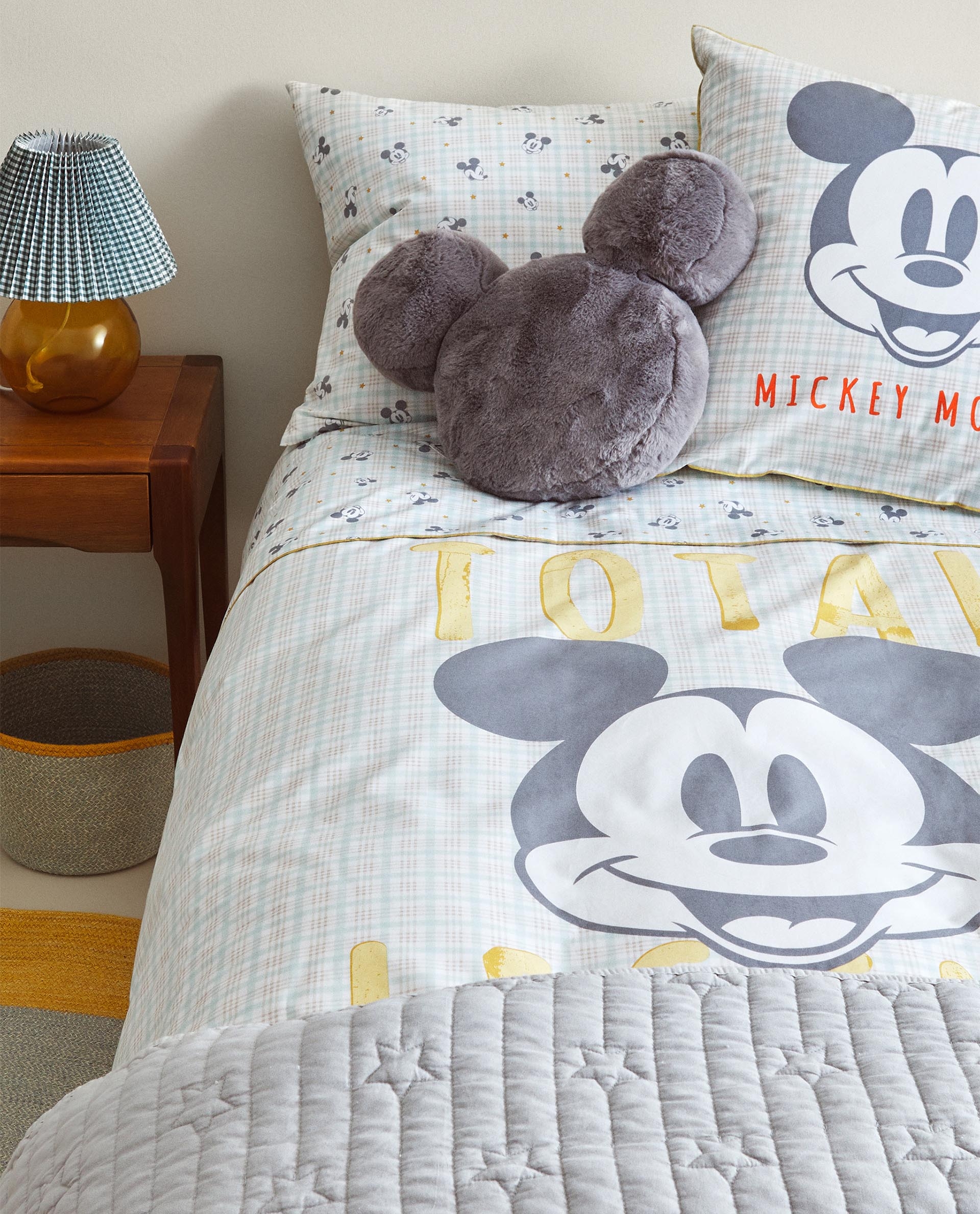 Mickey Desenli Nevresim Nevresi M Yatak Odasi Cocuk Zara Home Turquia