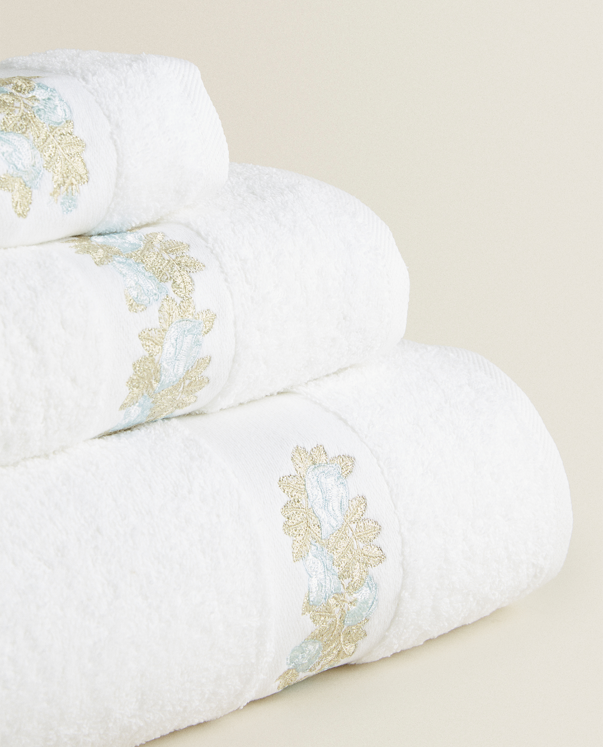Towel With Floral Embroidery Zara Home Uae Dubai Sharjah Ajman Uaq Fujairah