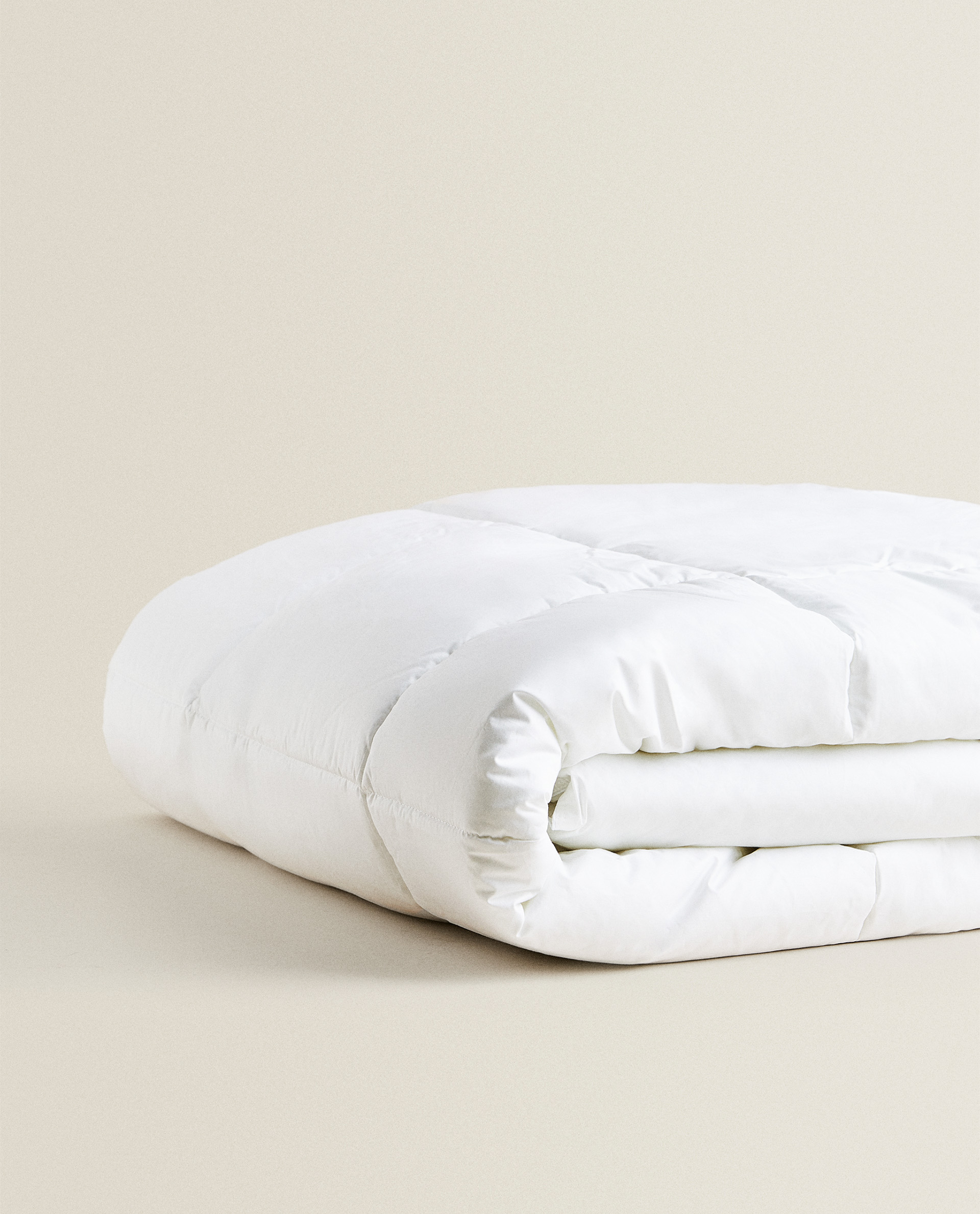 حشوة لحاف من الألياف الدقيقة بملمس الريش عرض الكل فرشات غرف نوم زارا هوم