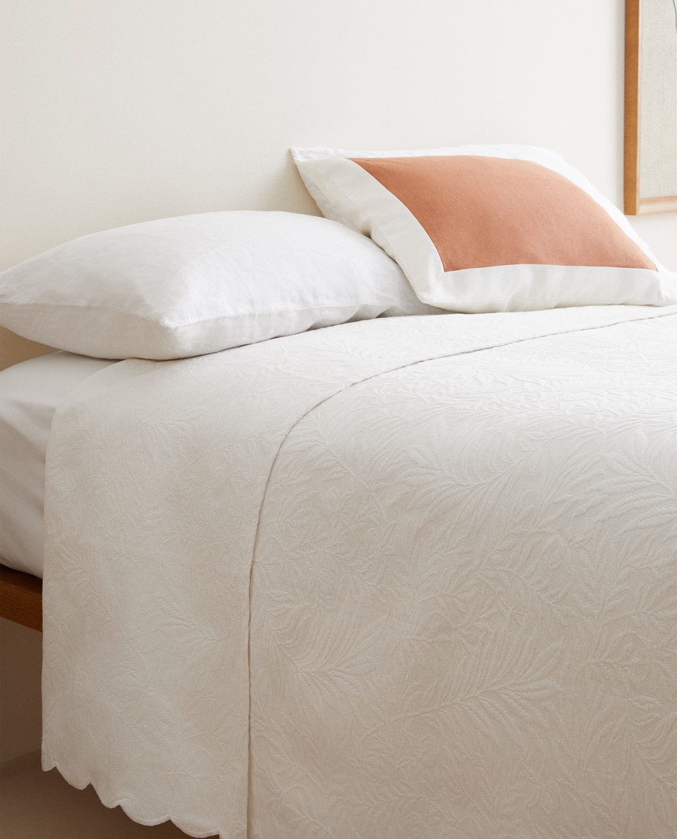 LEAF JACQUARD BEDSPREAD - Quilts and 