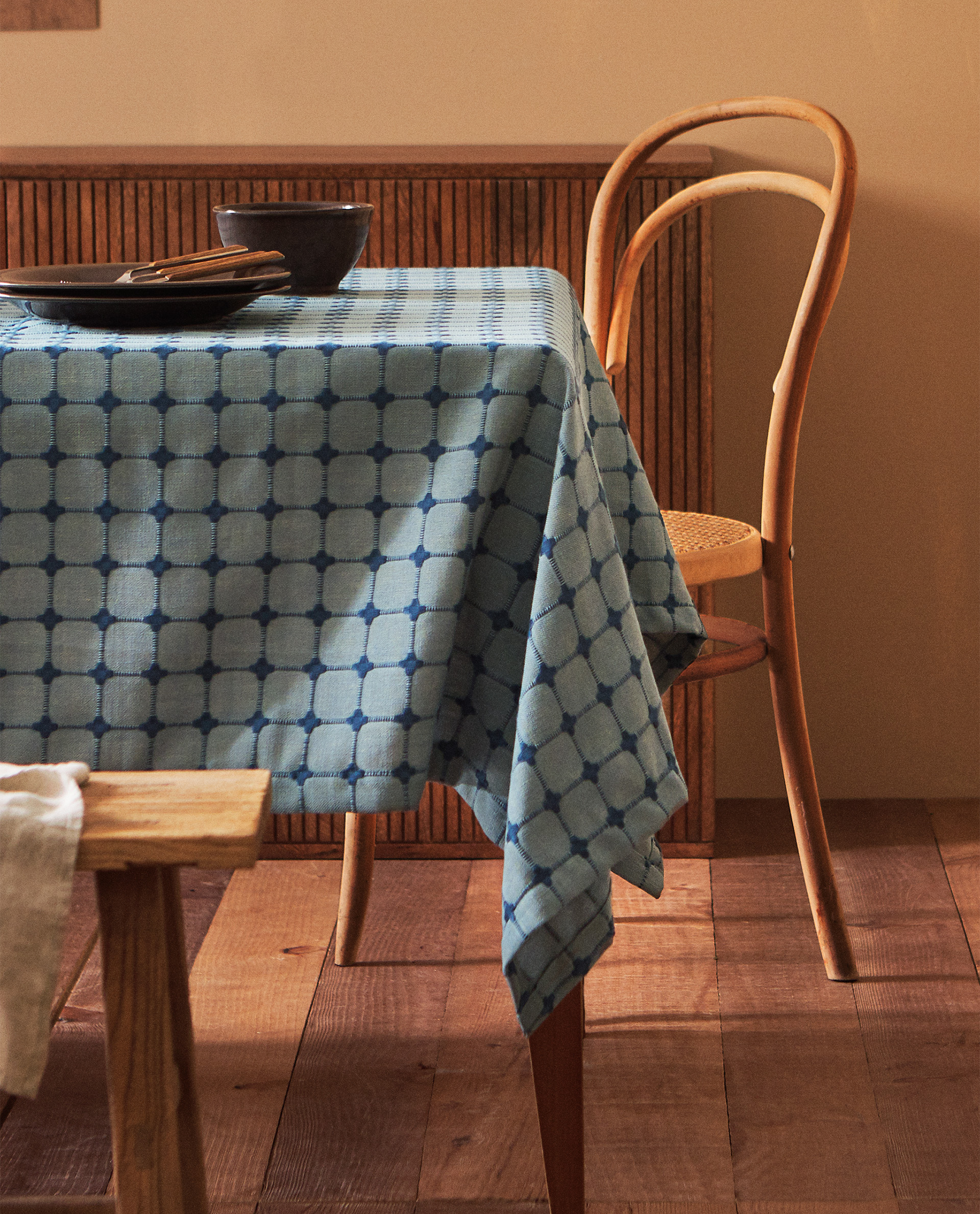 Geometrik Jakarli Masa Ortusu New In Zara Home Zara Home Turquia