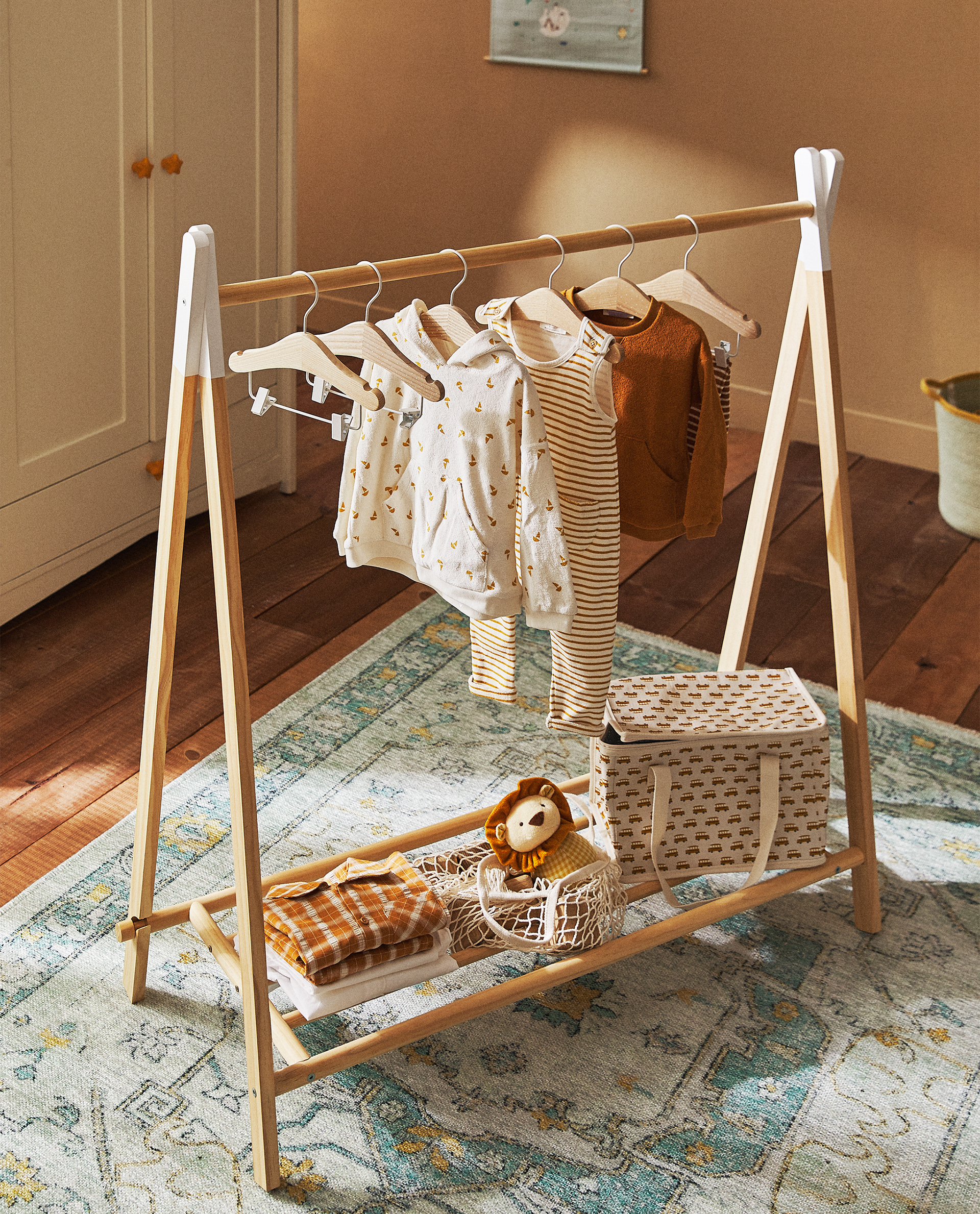 WOODEN CLOTHES RACK - Furniture 