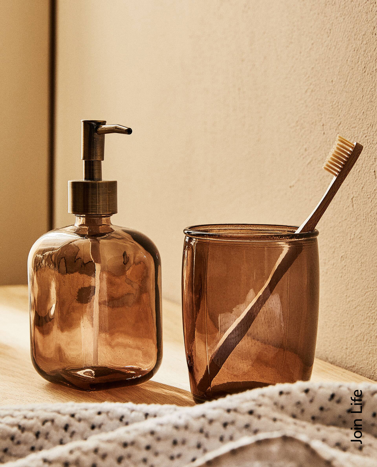 100% RECYCLED SMOKY GLASS BATHROOM SET
