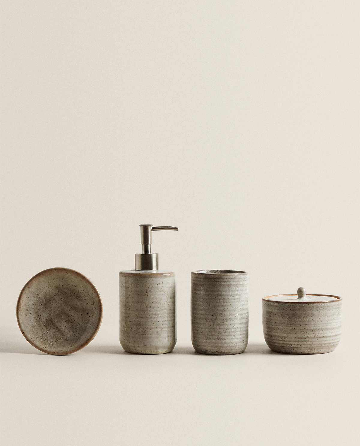 STRIPED CERAMIC BATHROOM SET