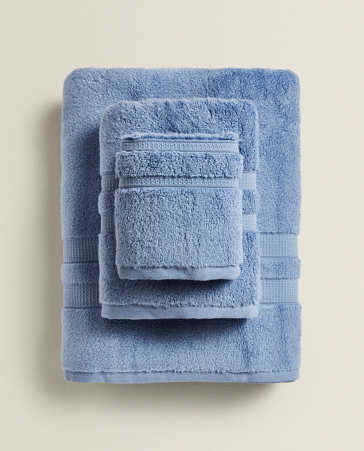 Home полотенца купить. Полотенце Zara Home. Zara 8272026 полотенца. Zara Home Extra Soft Towel with Double border. Полотенце кухонное Zara Home 2023.