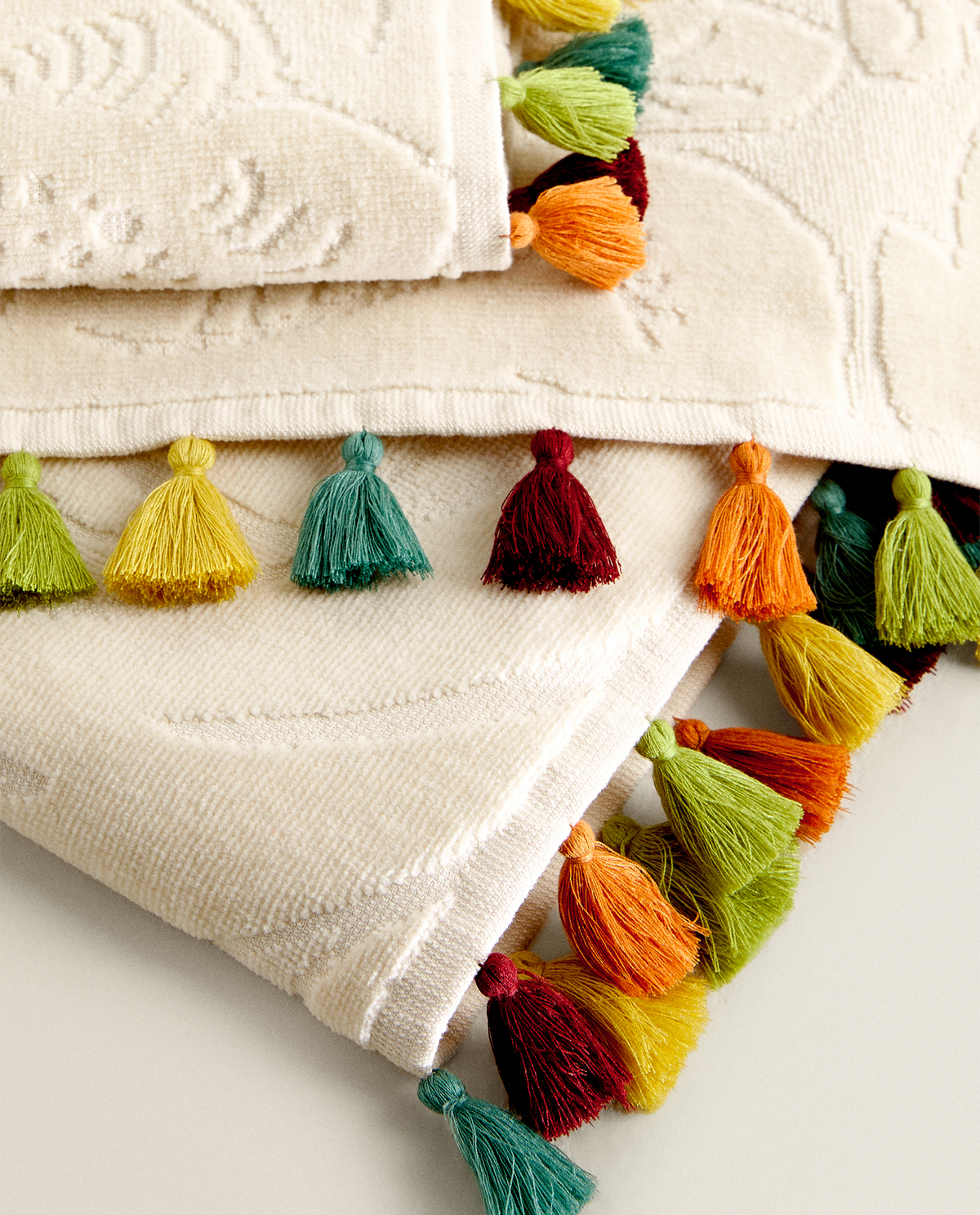 Дизайн полотенца. Полотенце с кисточками. Турецкое полотенце с кисточками. Кухонные полотенца с кистями. Махровое полотенце с кистями.