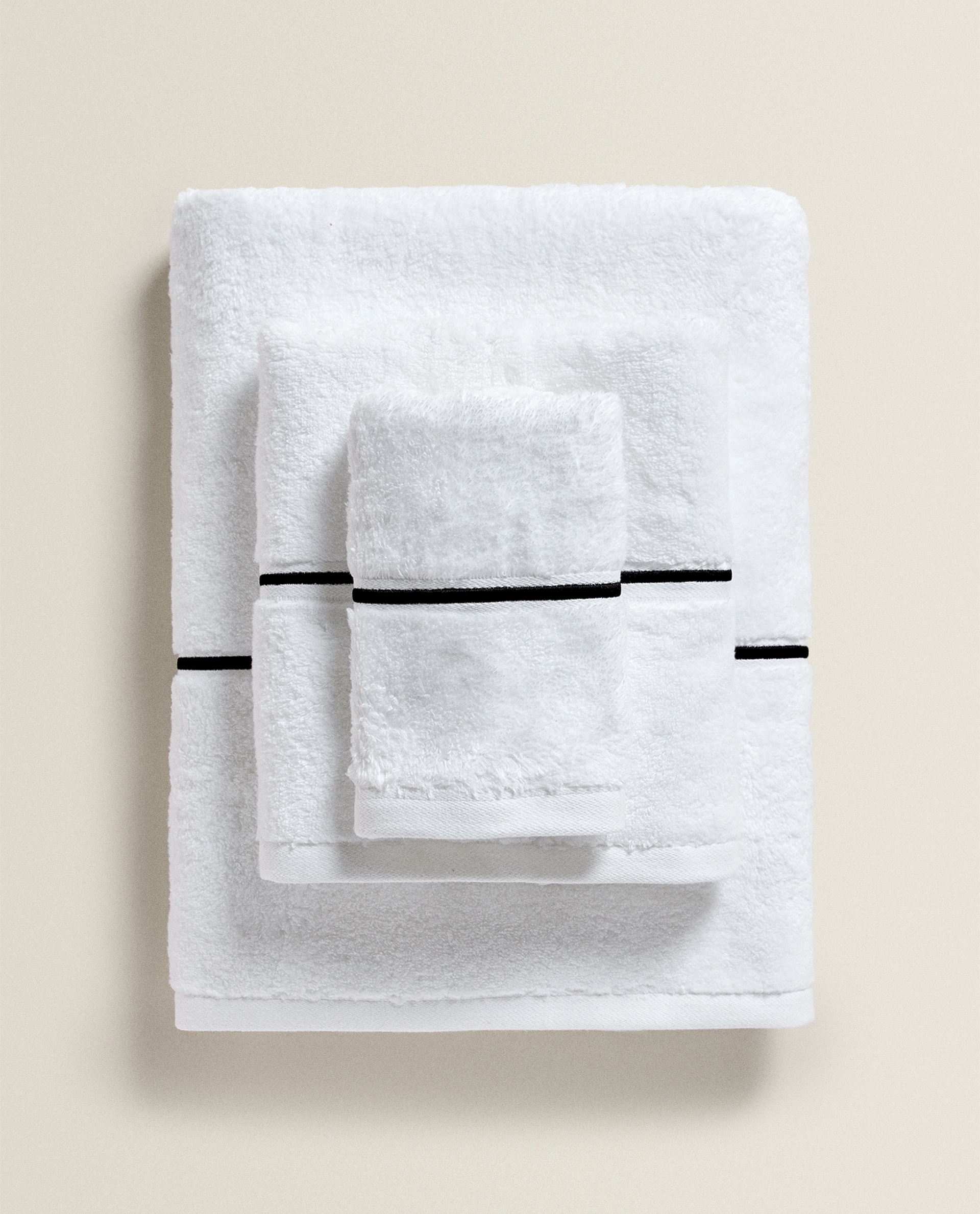 Handtuch Mit Bestickter Borte Handtucher Badezimmer Zara