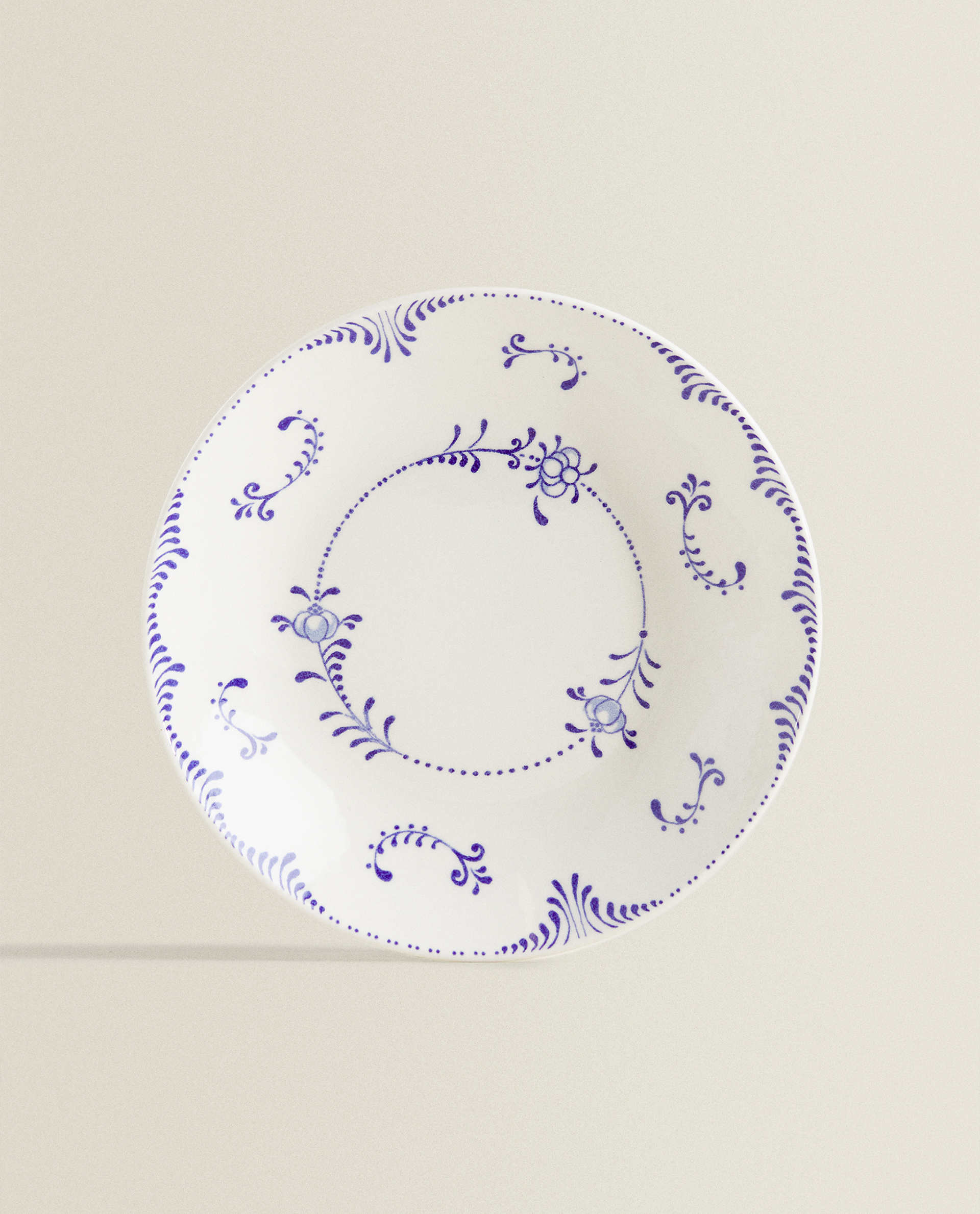 Tiefer Teller Mit Blauen Motiven
