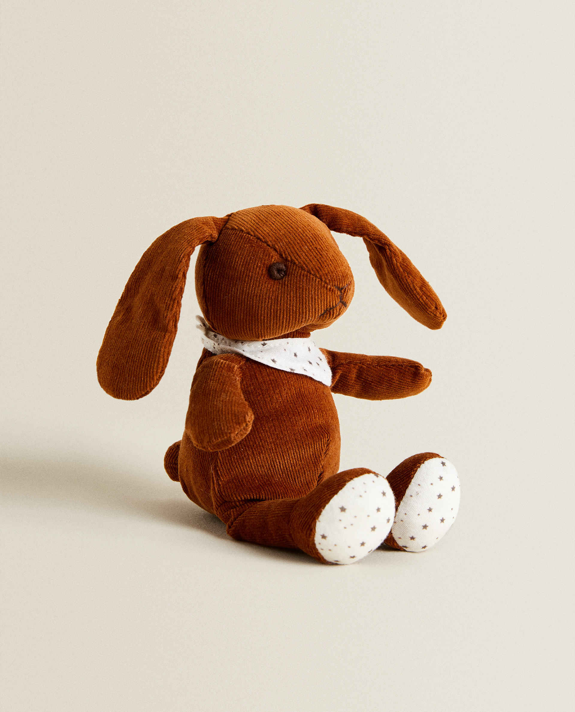 petit lapin en peluche