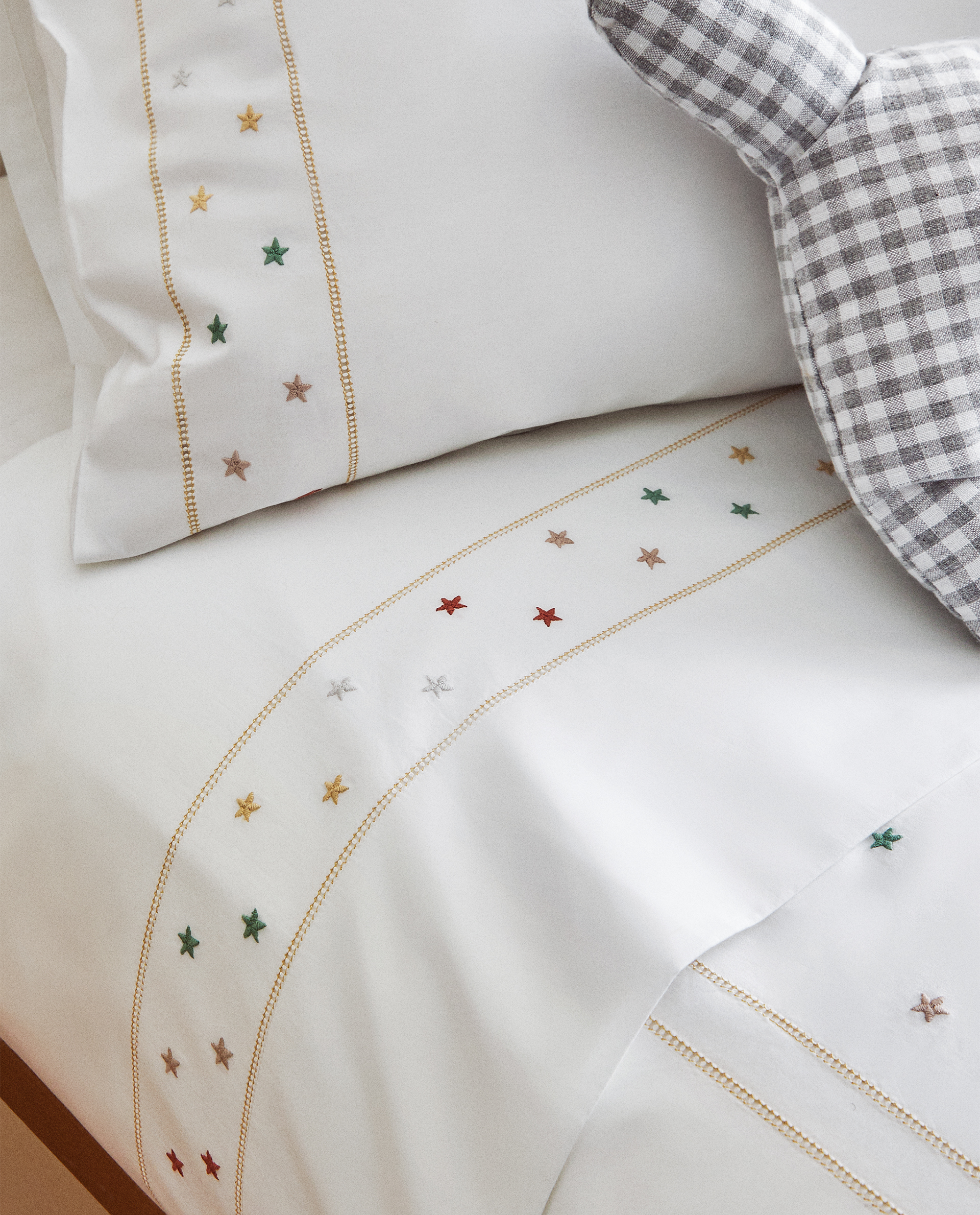 Duvet Cover With Multicoloured Embroidered Stars Duvet Covers