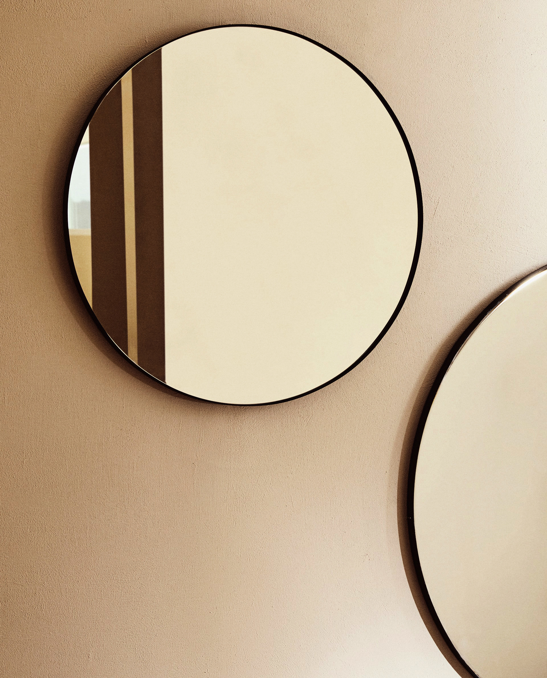 Round Mirror With Metal Frame