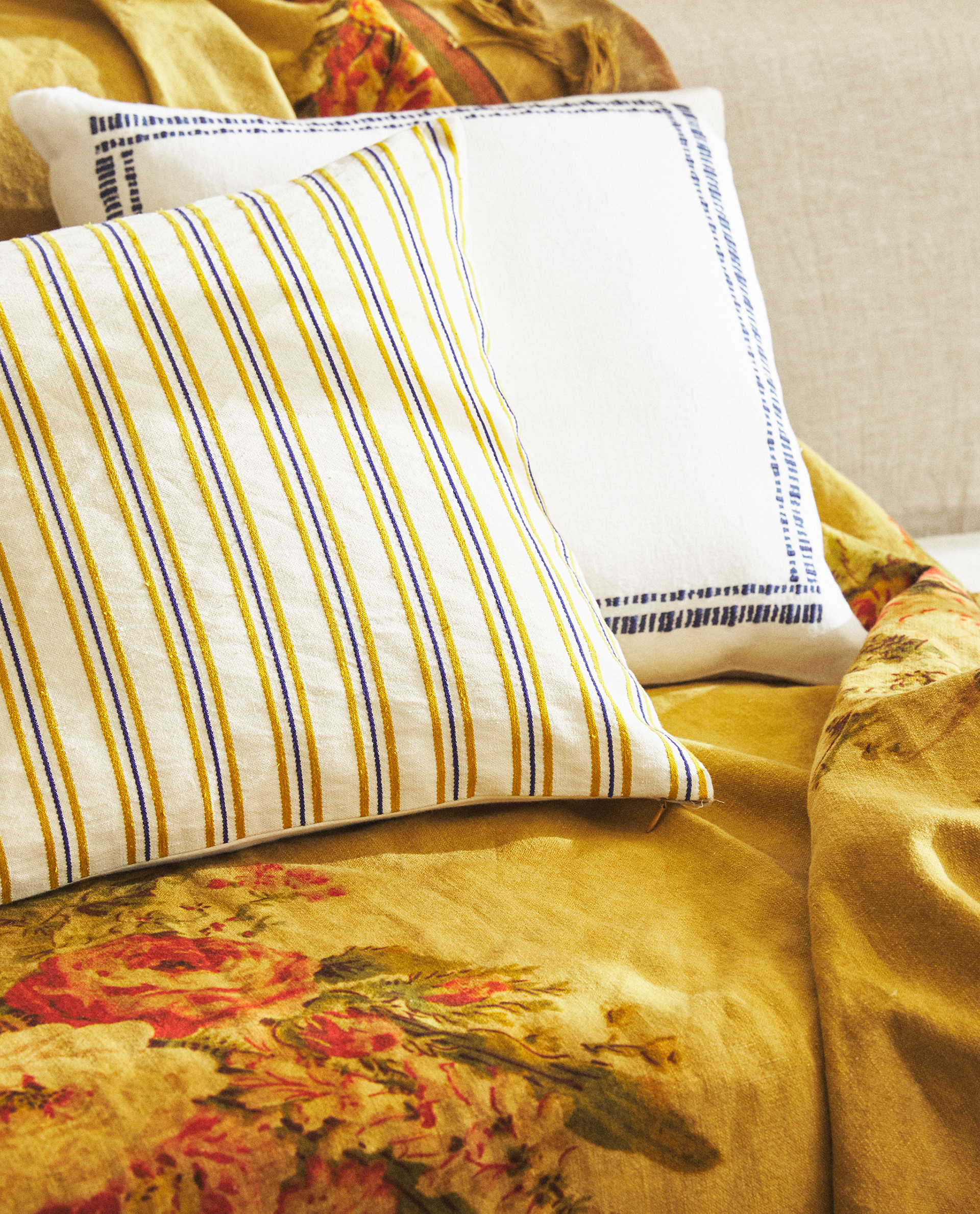 Two Tone Striped Throw Pillow Vases Decoration Bedroom