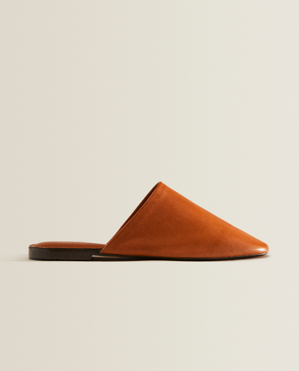 Leather slippers with topstitching
