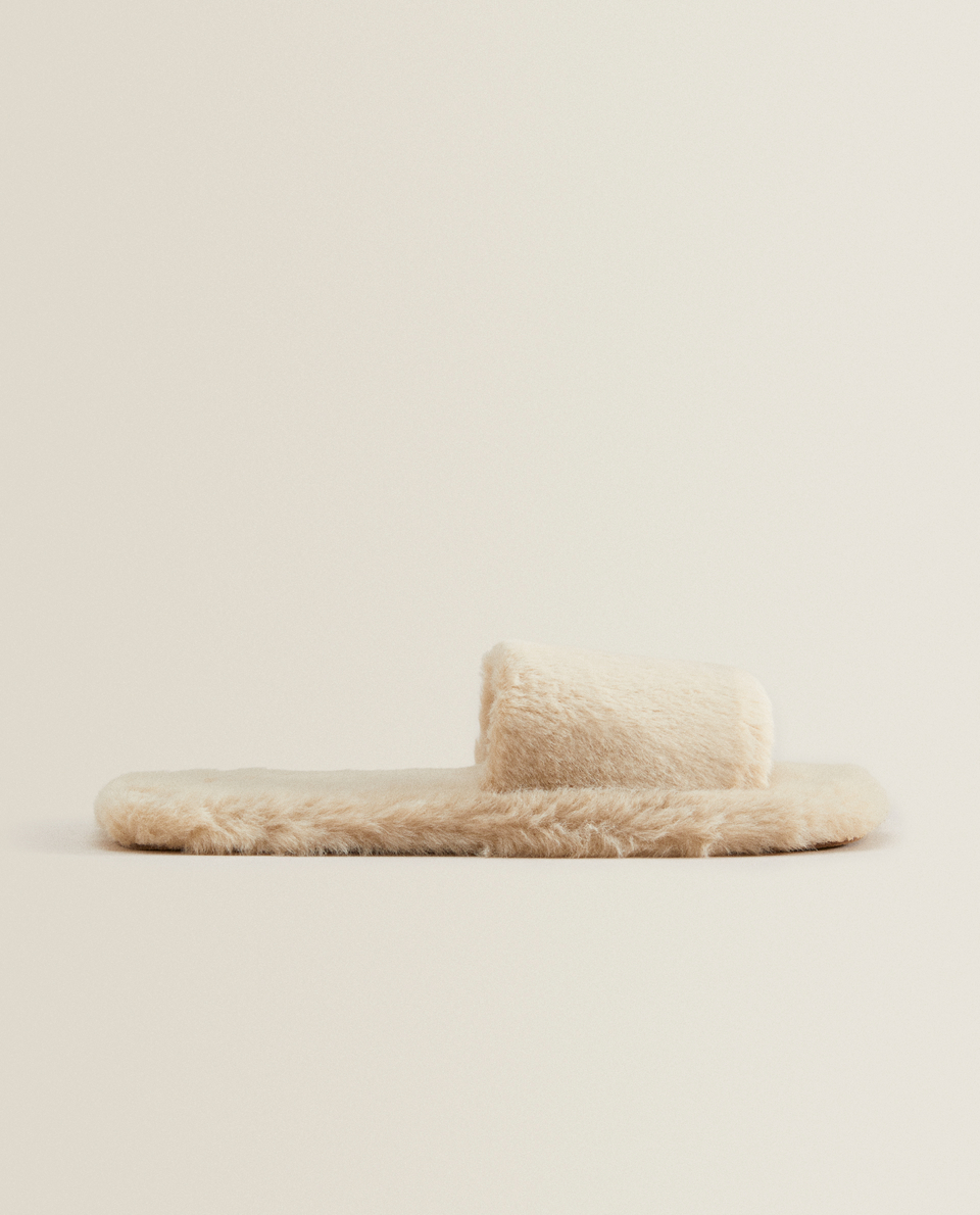 Faux fur slippers with square toe
