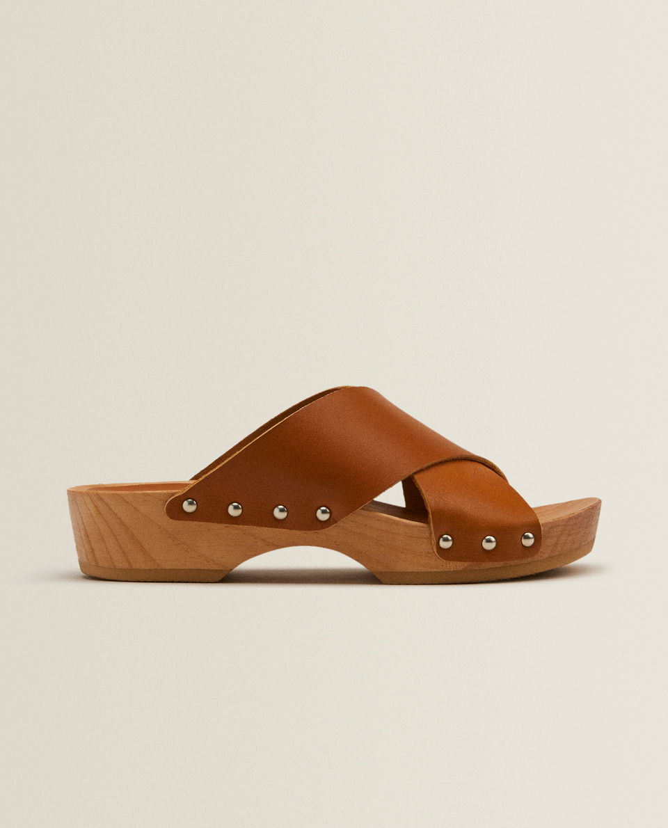 Wooden leather sandals