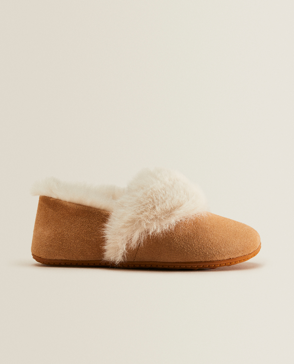 Leather slippers with fur lining
