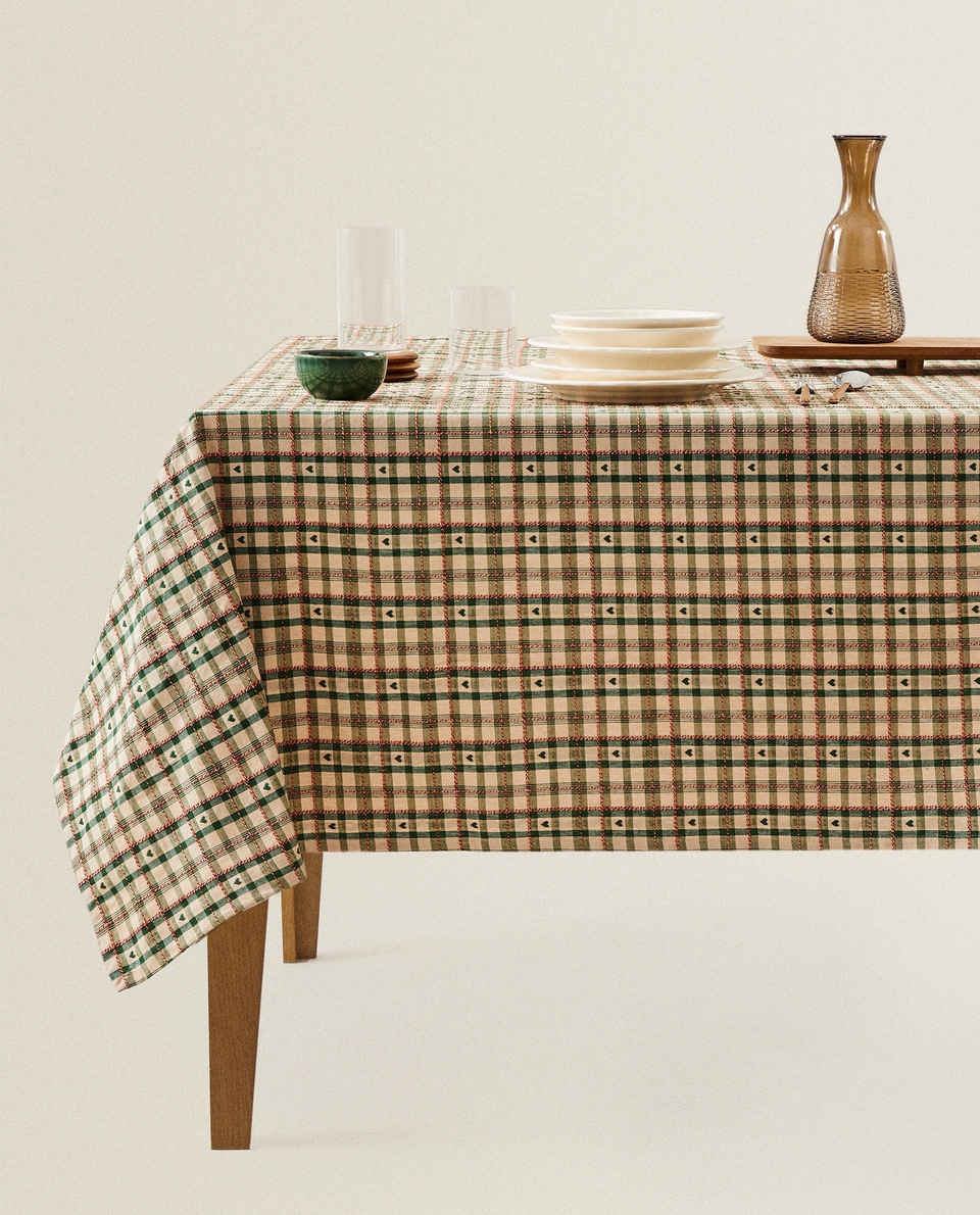 CHECK AND HEART TABLECLOTH