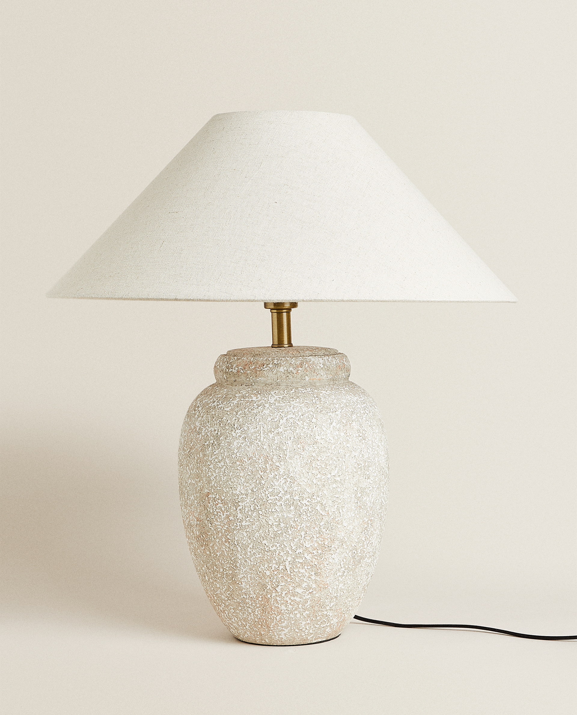 Lampe Med Fod I Keramik Lamper Stue Zara Home Danmark