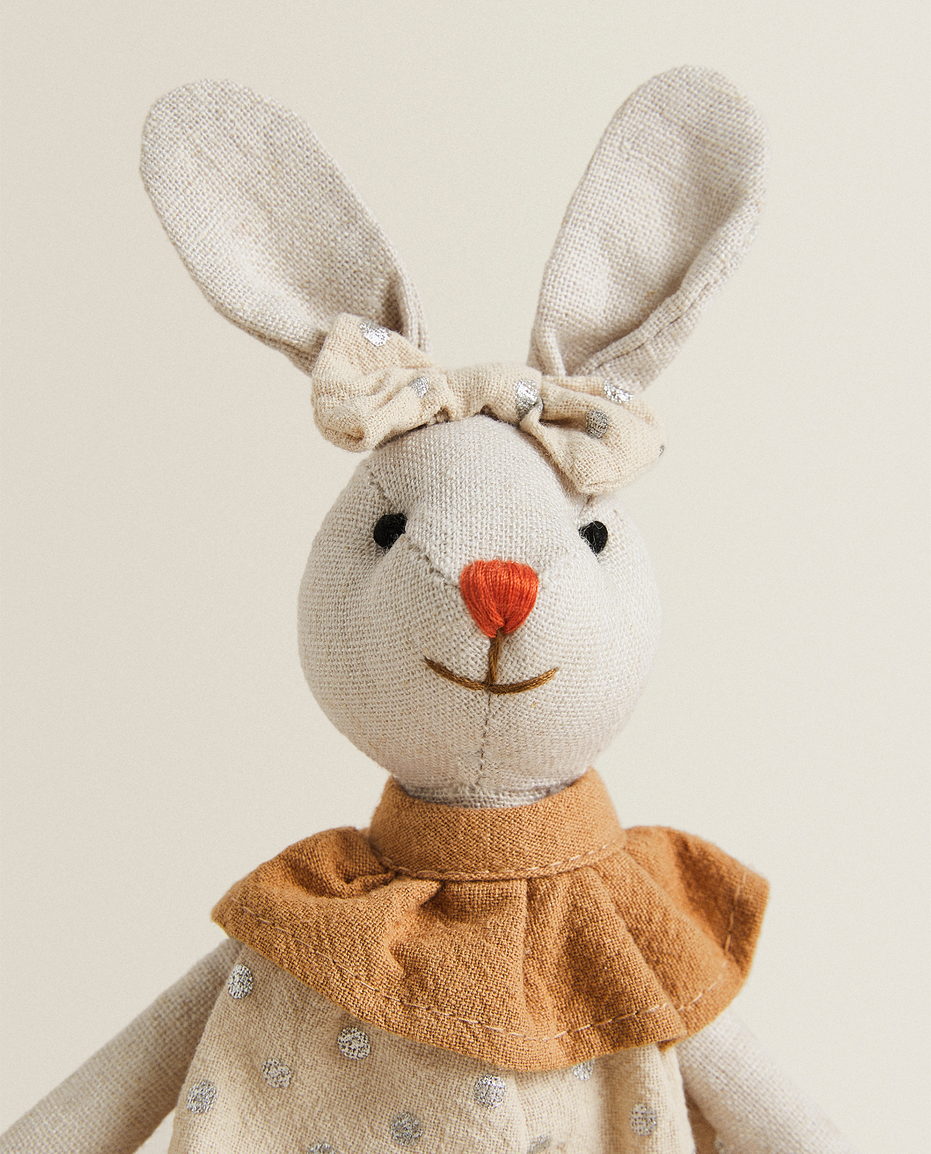 Peluche Conejo Vestido Peluches Y Munecos Jugar Ninos Zara Home Espana