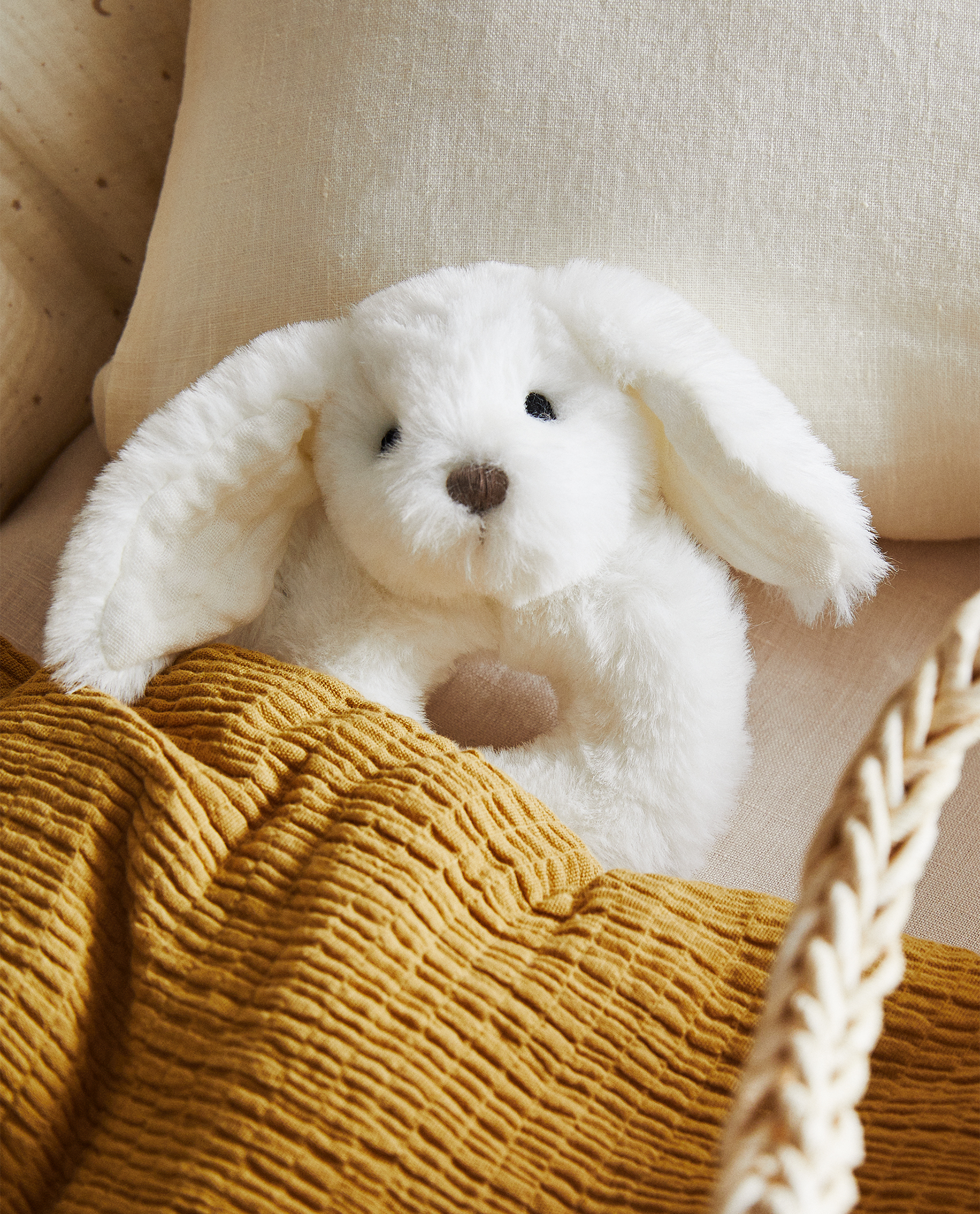 Peluche Sonajero Conejo Peluches Y Munecos Jugar Ninos Zara Home Espana