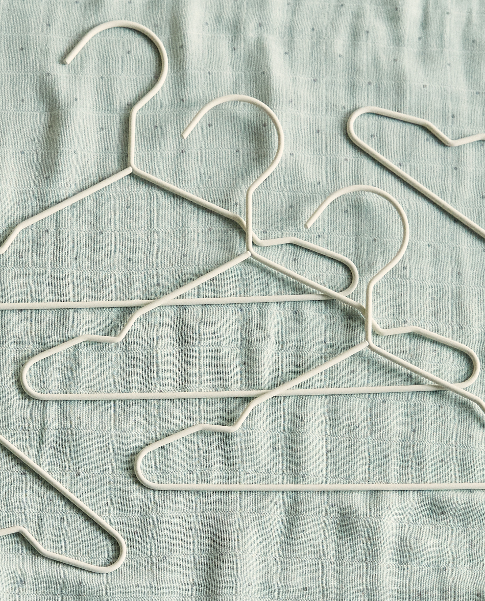 Percha Engomada Bebe Pack De 6 Perchas Y Organizadores Ordenar Ninos Zara Home Espana Canarias