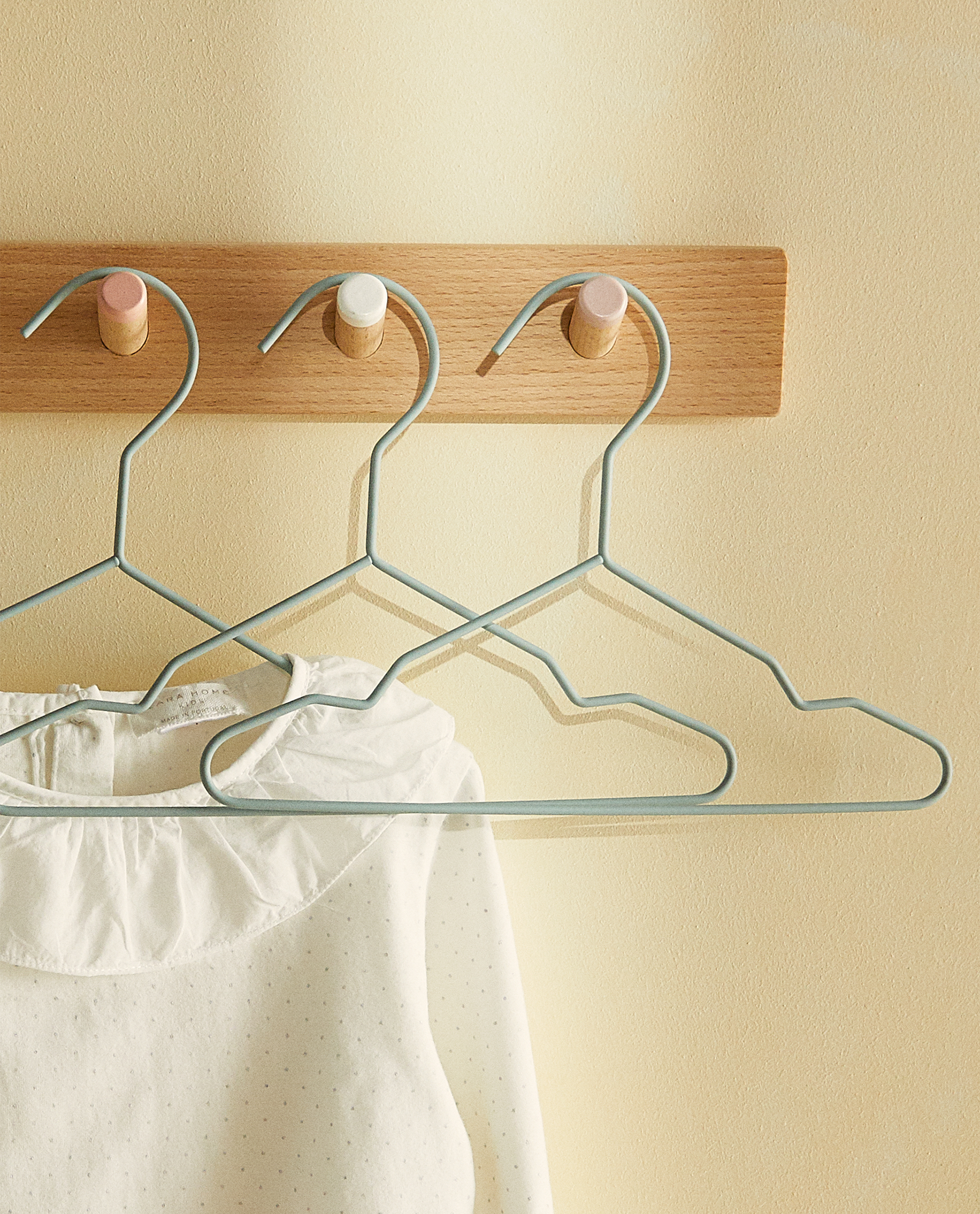 Cintre Enduit Bebe Lot De 6 Cintres Et Rangements Ranger Enfants Zara Home France