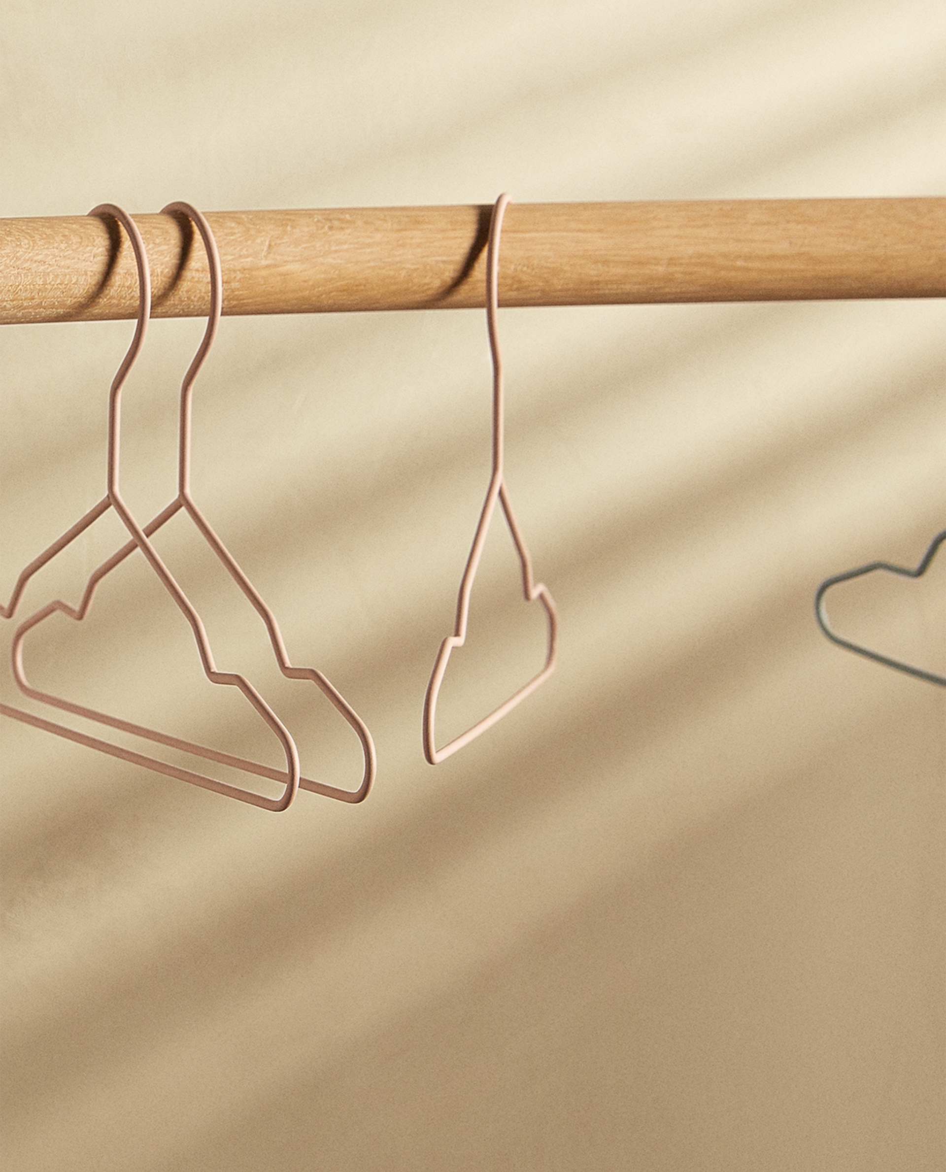 Percha Engomada Bebe Pack De 6 Perchas Y Organizadores Ordenar Ninos Zara Home Espana