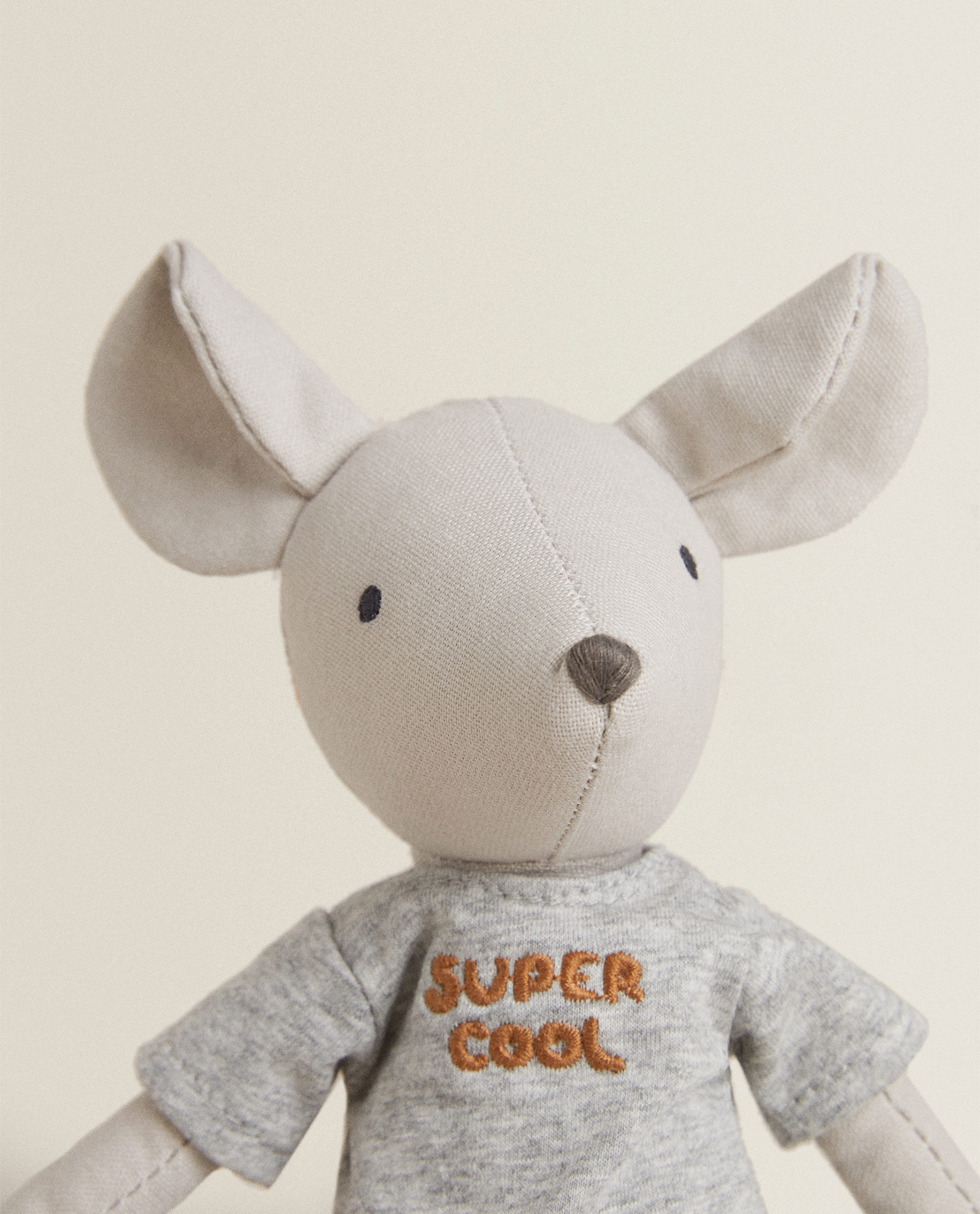 Peluche Ratoncito Peluches Y Munecos Jugar Ninos Zara Home Espana