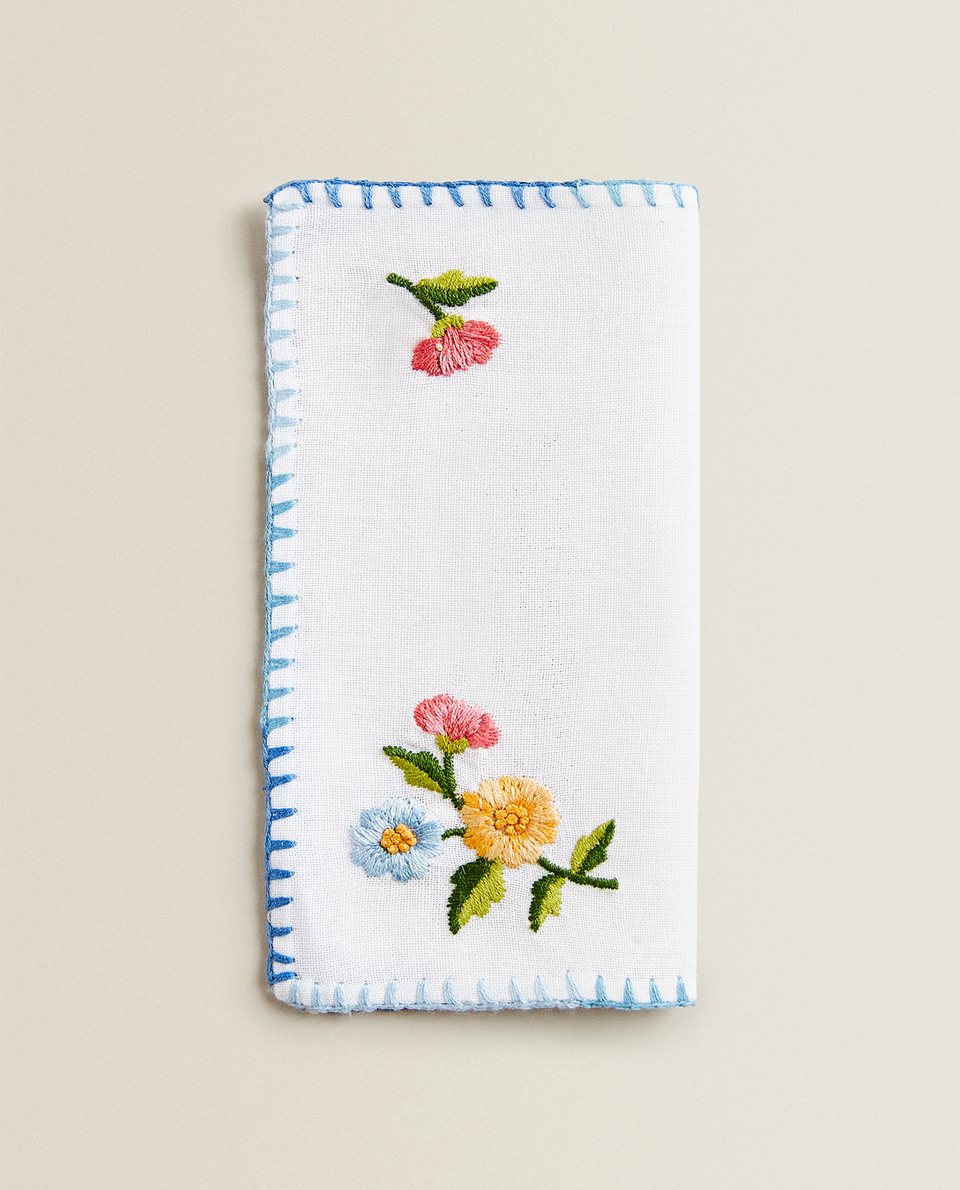 FLORAL EMBROIDERED NAPKIN (PACK OF 4)