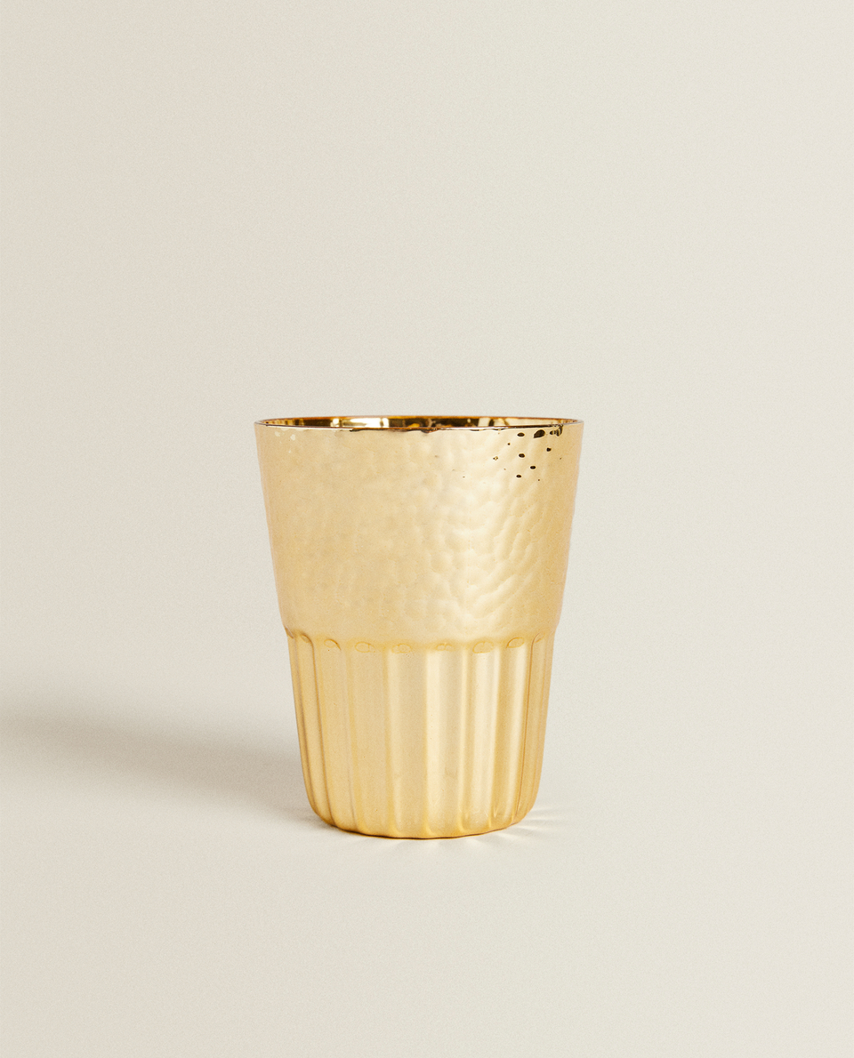 GLASS TUMBLER WITH HAMMERED DETAIL