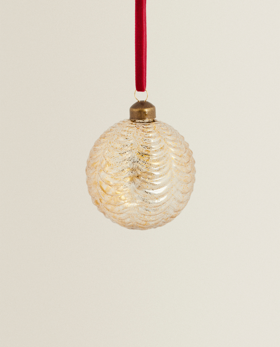 WAVY-DESIGN CRYSTAL GLASS BAUBLE