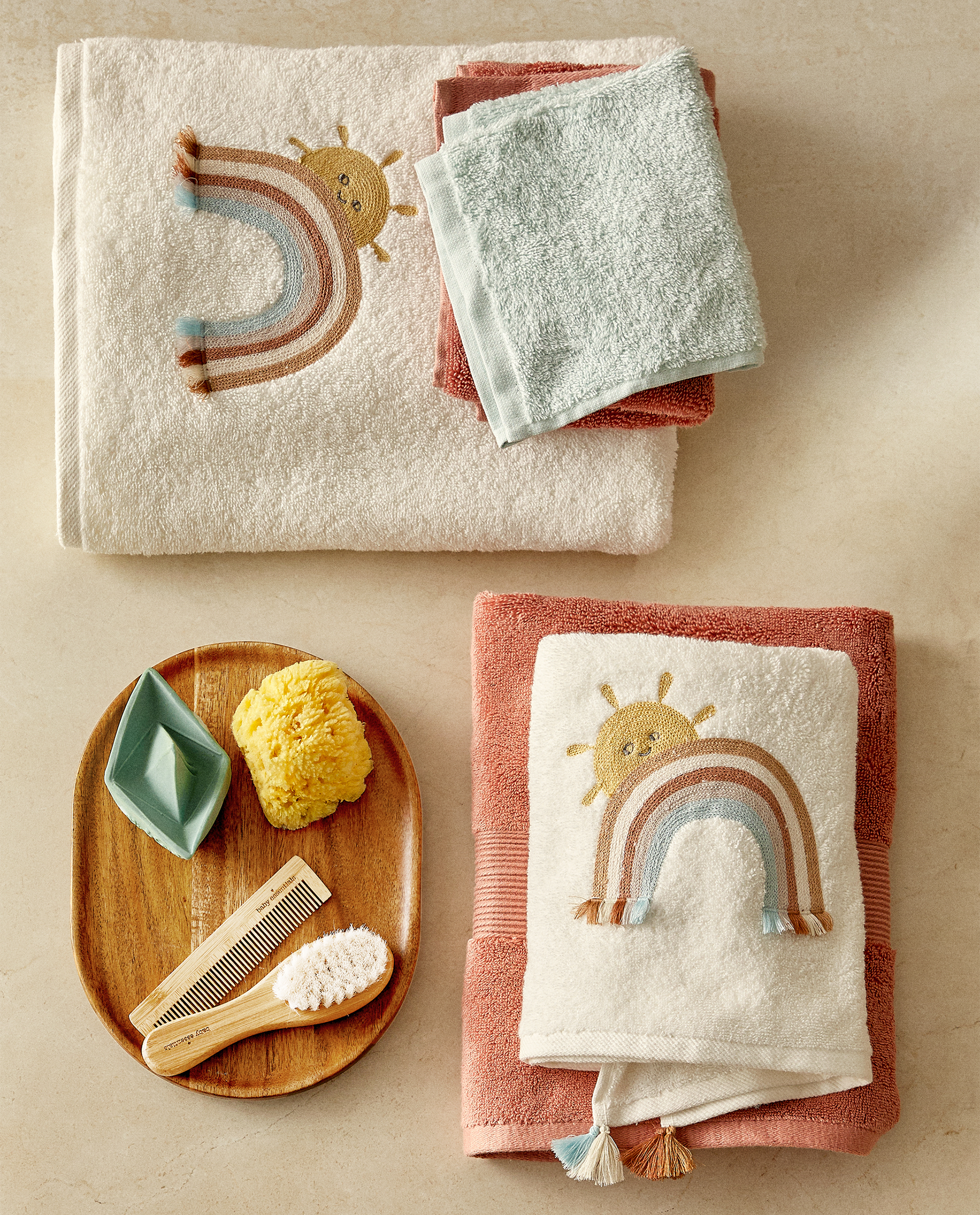 Toalla Arco Iris Bordado Pompones Toallas Bano Ninos Zara Home United States Of America