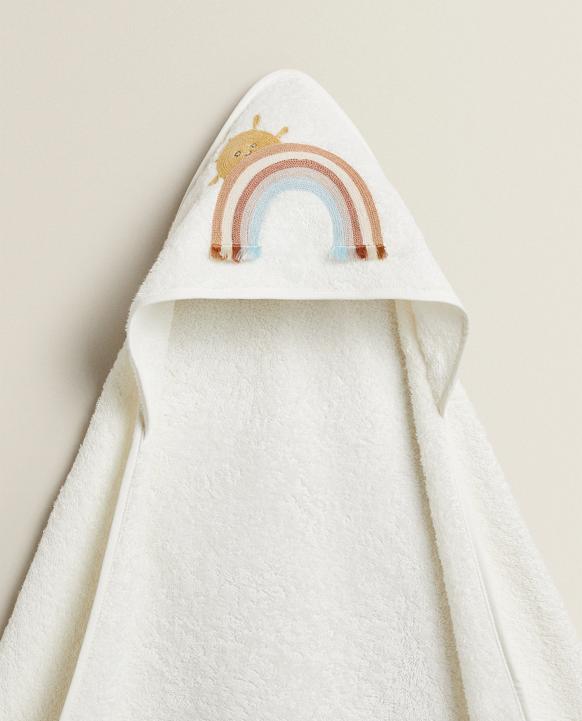 Toalla Capa Bebe Arco Iris Bordado Capas De Bebe Bano Ninos Zara Home United States Of America