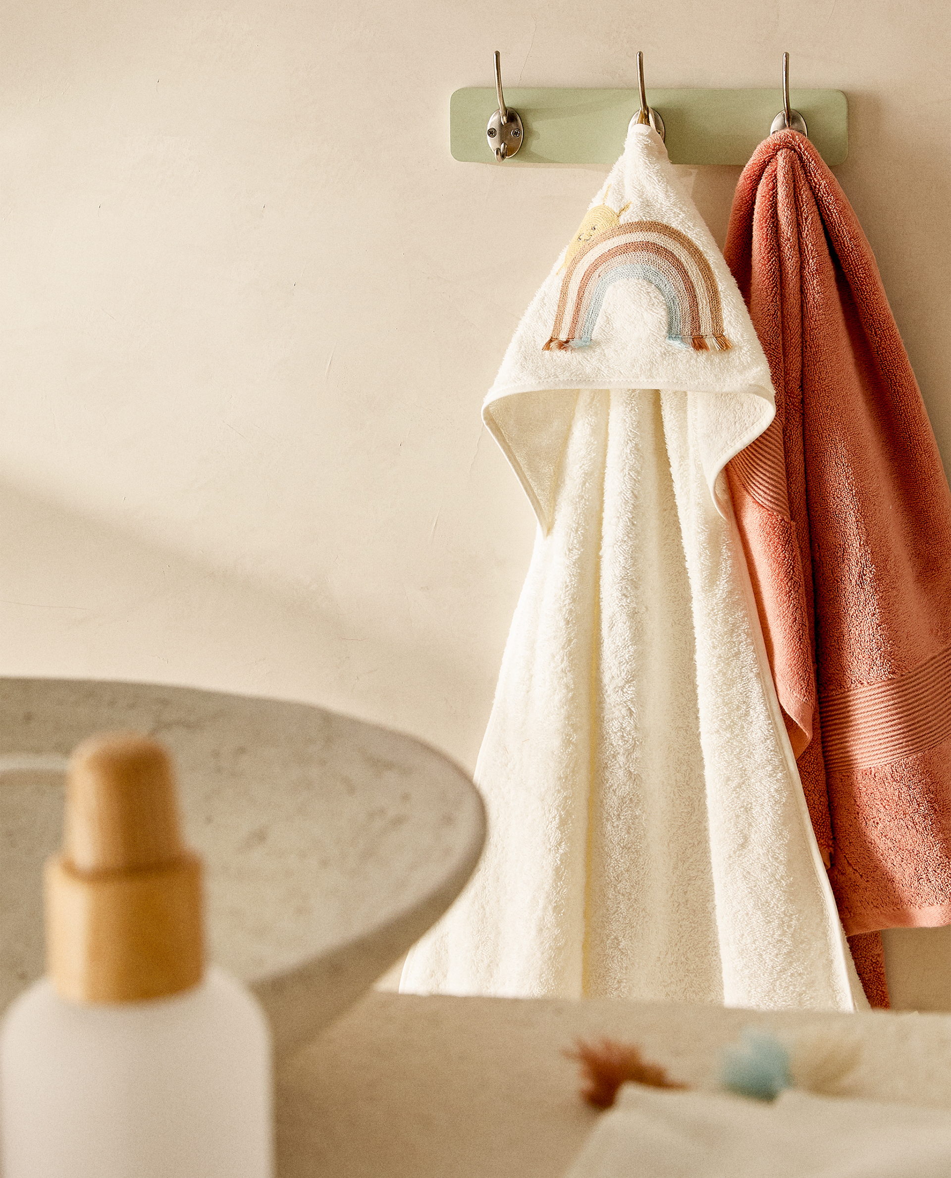 Toalla Capa Bebe Arco Iris Bordado Capas De Bebe Bano Ninos Zara Home United States Of America