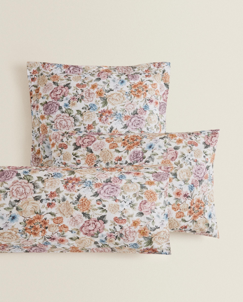 PILLOWCASE WITH COLOURFUL FLORAL PRINT
