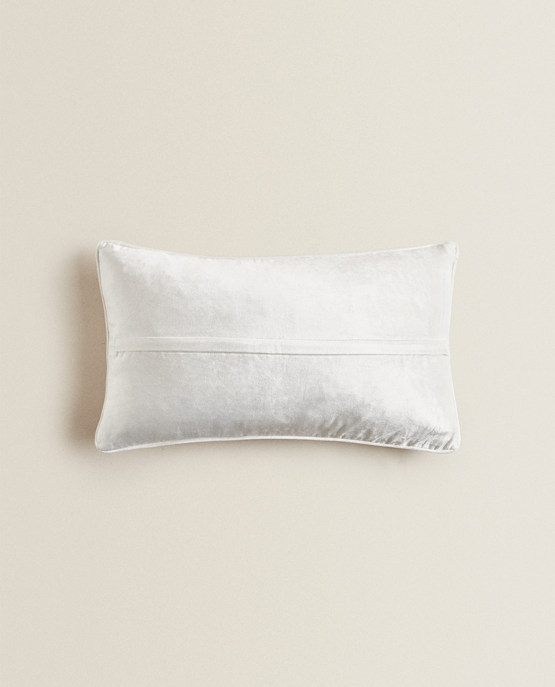 غلاف وسادة بطبعة نخيل وسائد غرف نوم زارا هوم غلاف وسادة بطبعة نخيل وسائد غرف نوم زارا هوم