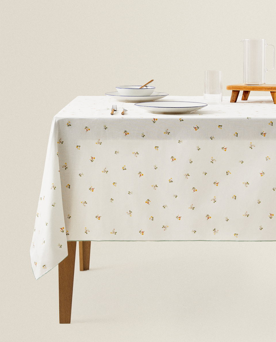 TABLECLOTH WITH MINI FLORAL PRINT