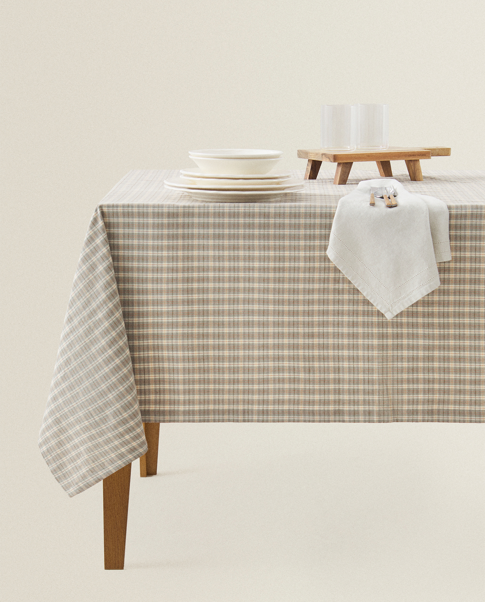 CHECKED TABLECLOTH