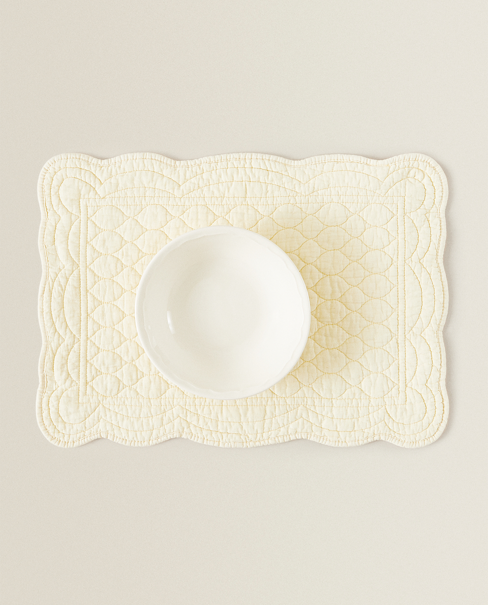 QUILTED BLONDE LACE PLACEMAT