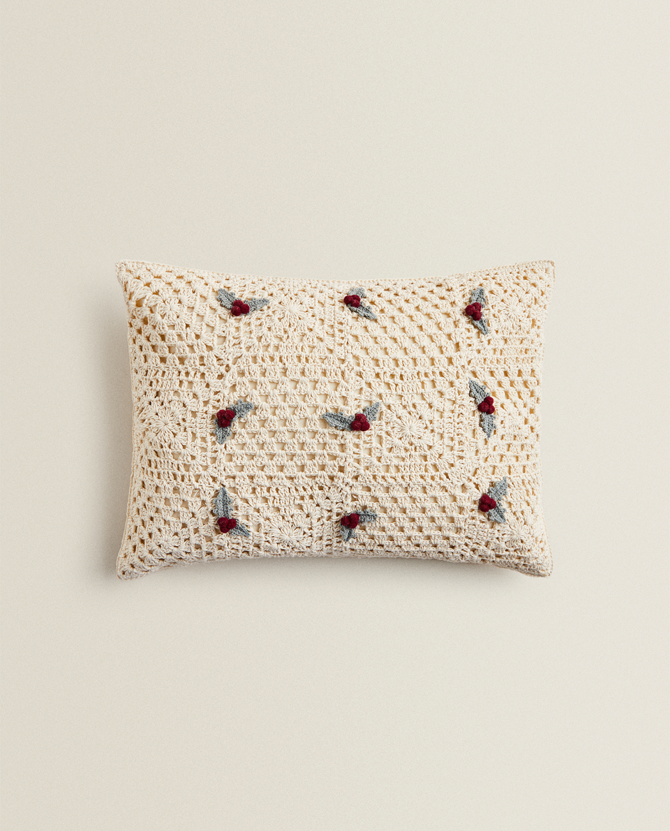 CROCHET CUSHION COVER WITH HOLLY