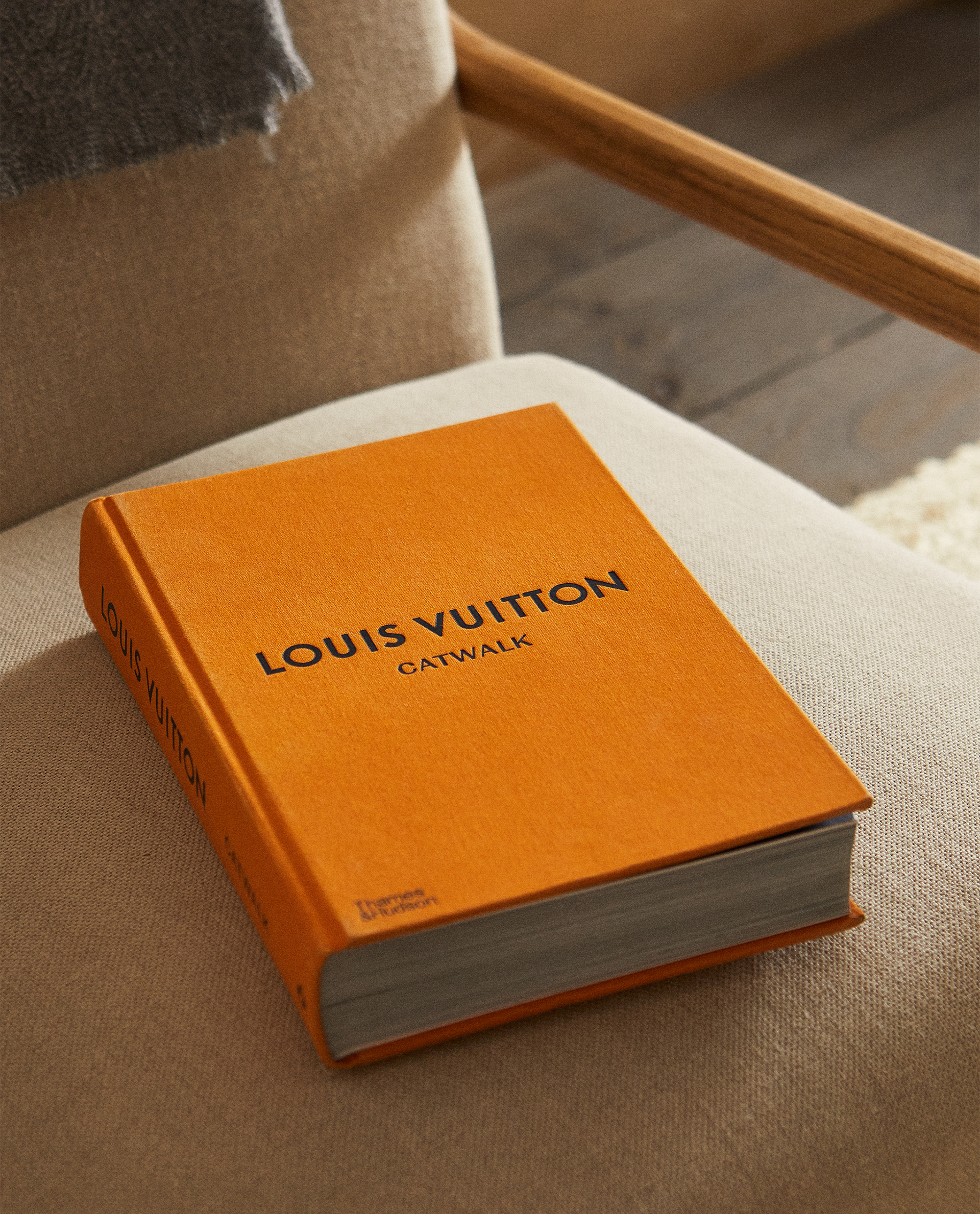 Louis Vuitton Libro Sale Online, SAVE 38% 