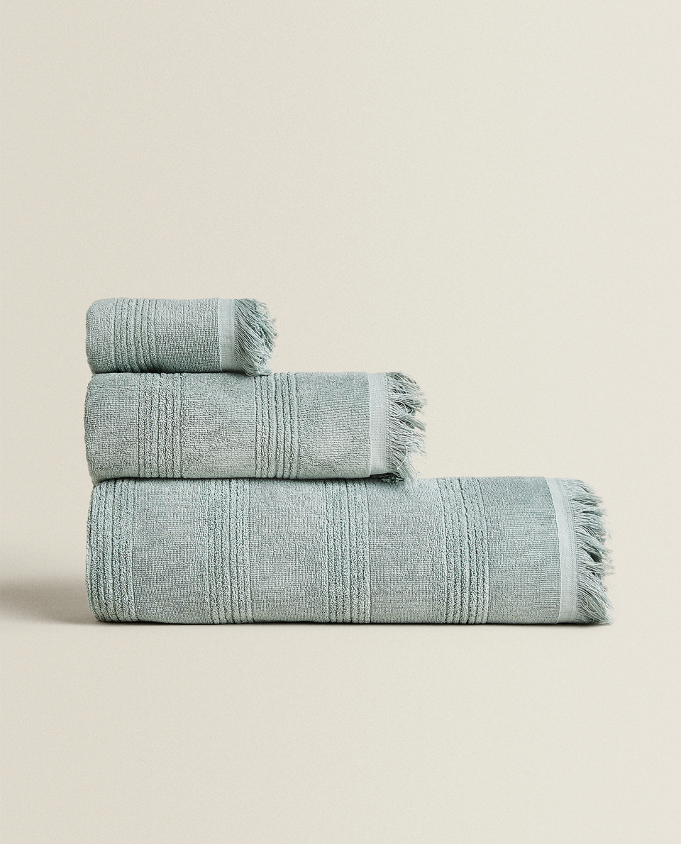 TOWEL WITH FRINGING