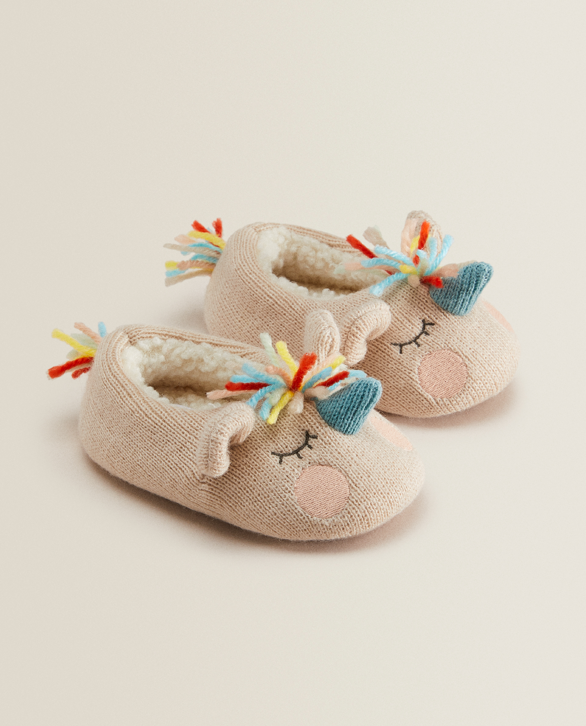 Zapatilla unicornio - NIÑOS - NOVEDADES | Zara Home República Dominicana