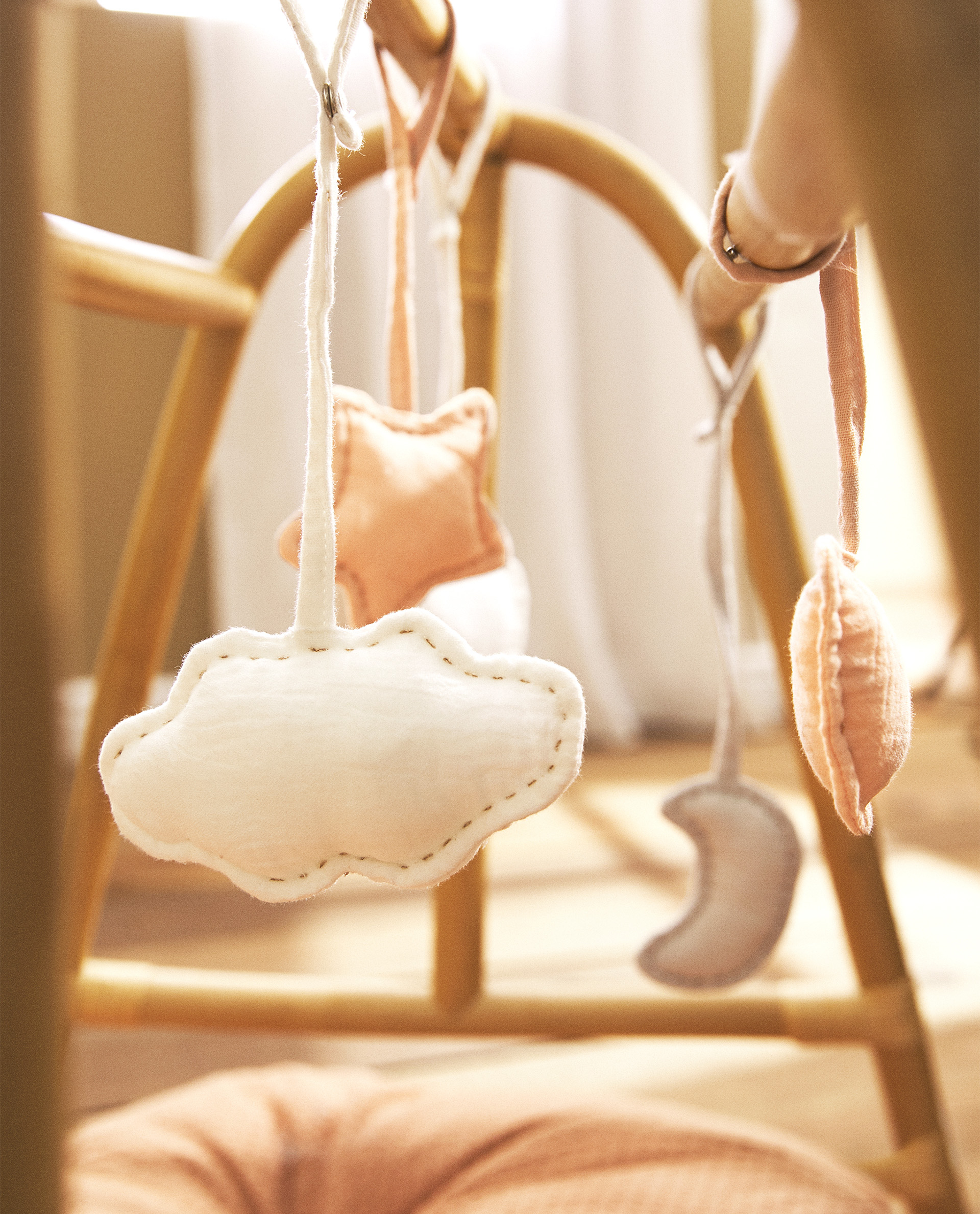 Arche D Eveil Bebe Avec Mobiles Roses Zara Home Switzerland