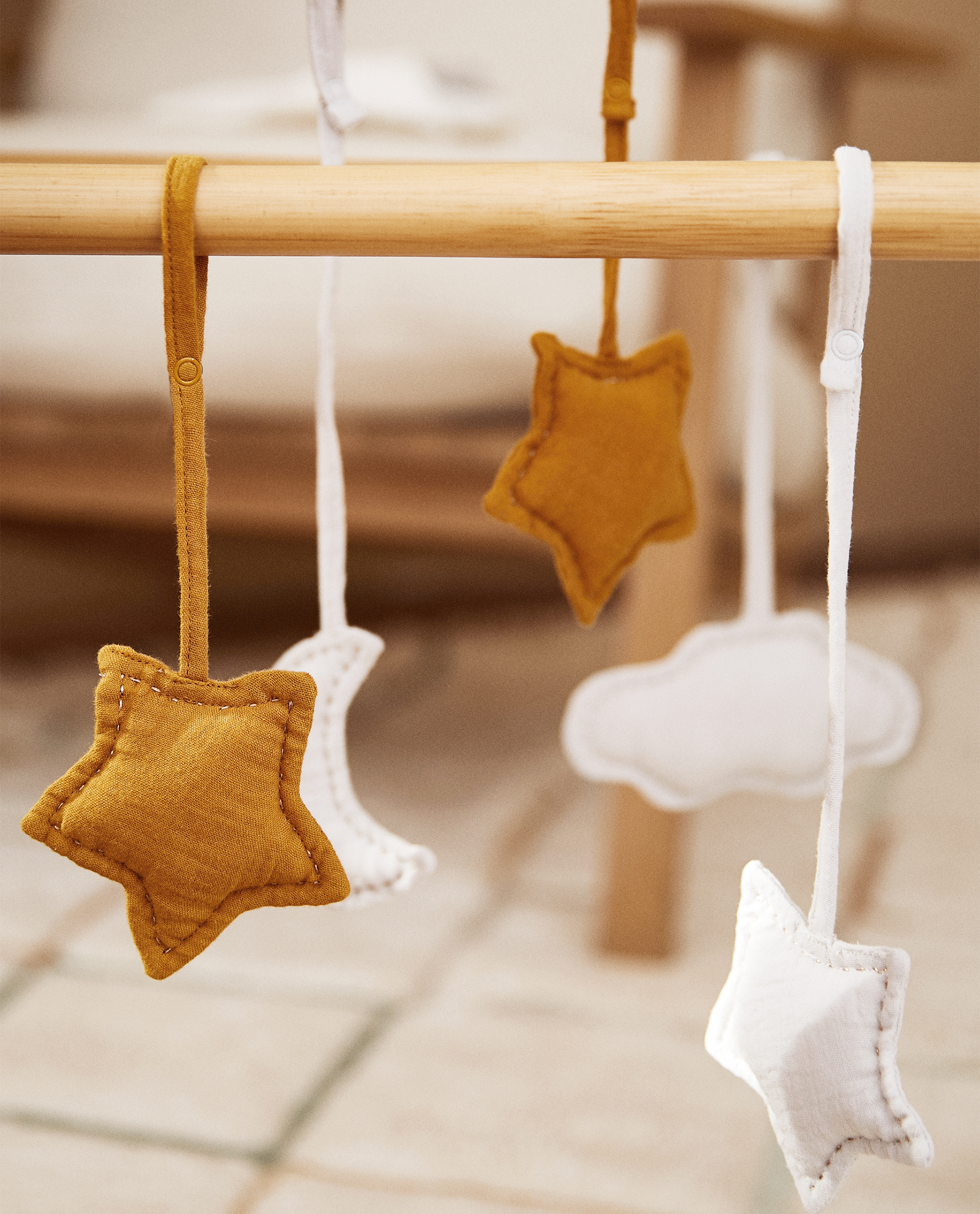 Arche D Eveil Bebe Avec Mobiles Jaune Moutarde New In Zara Home Zara Home Le Maroc