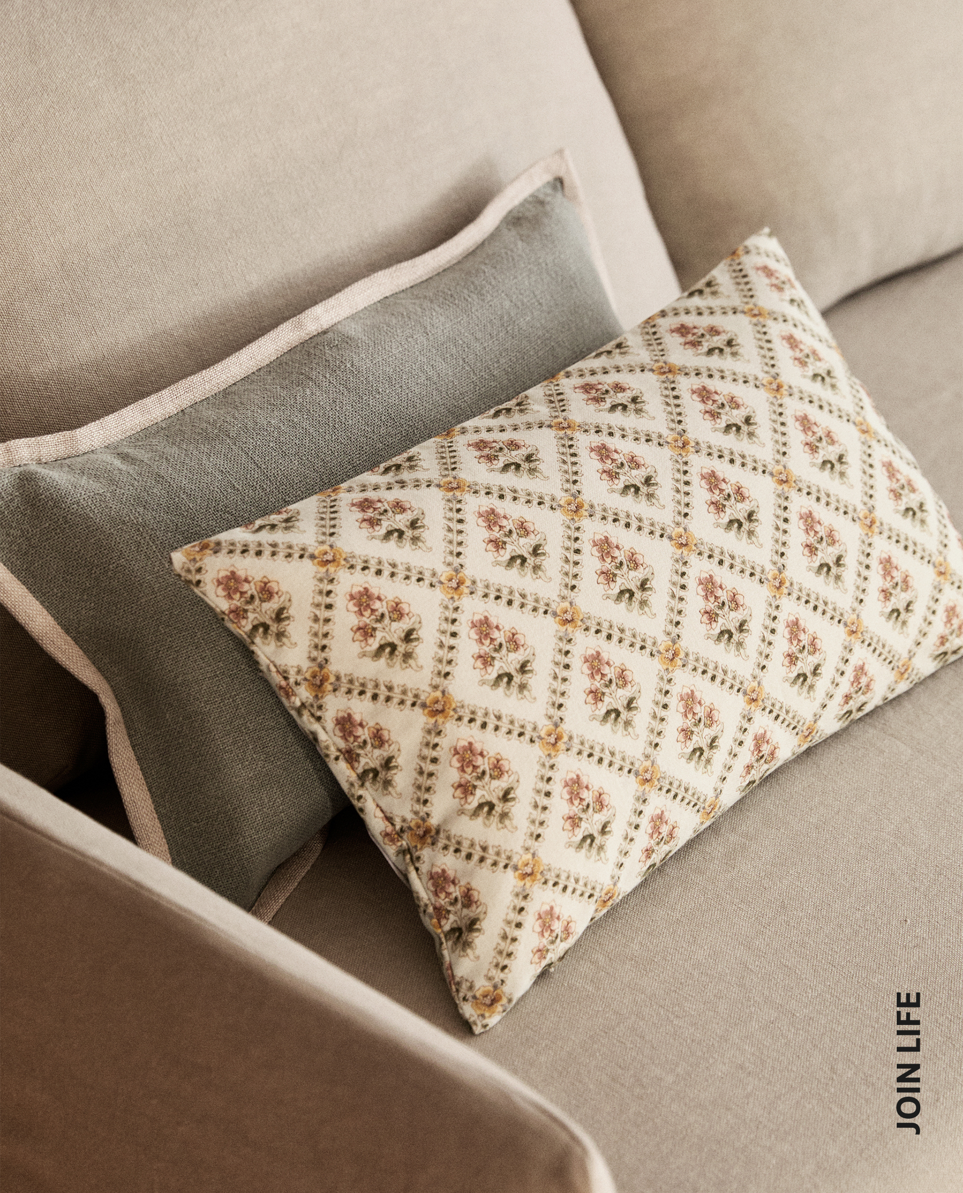 floral print throw pillow